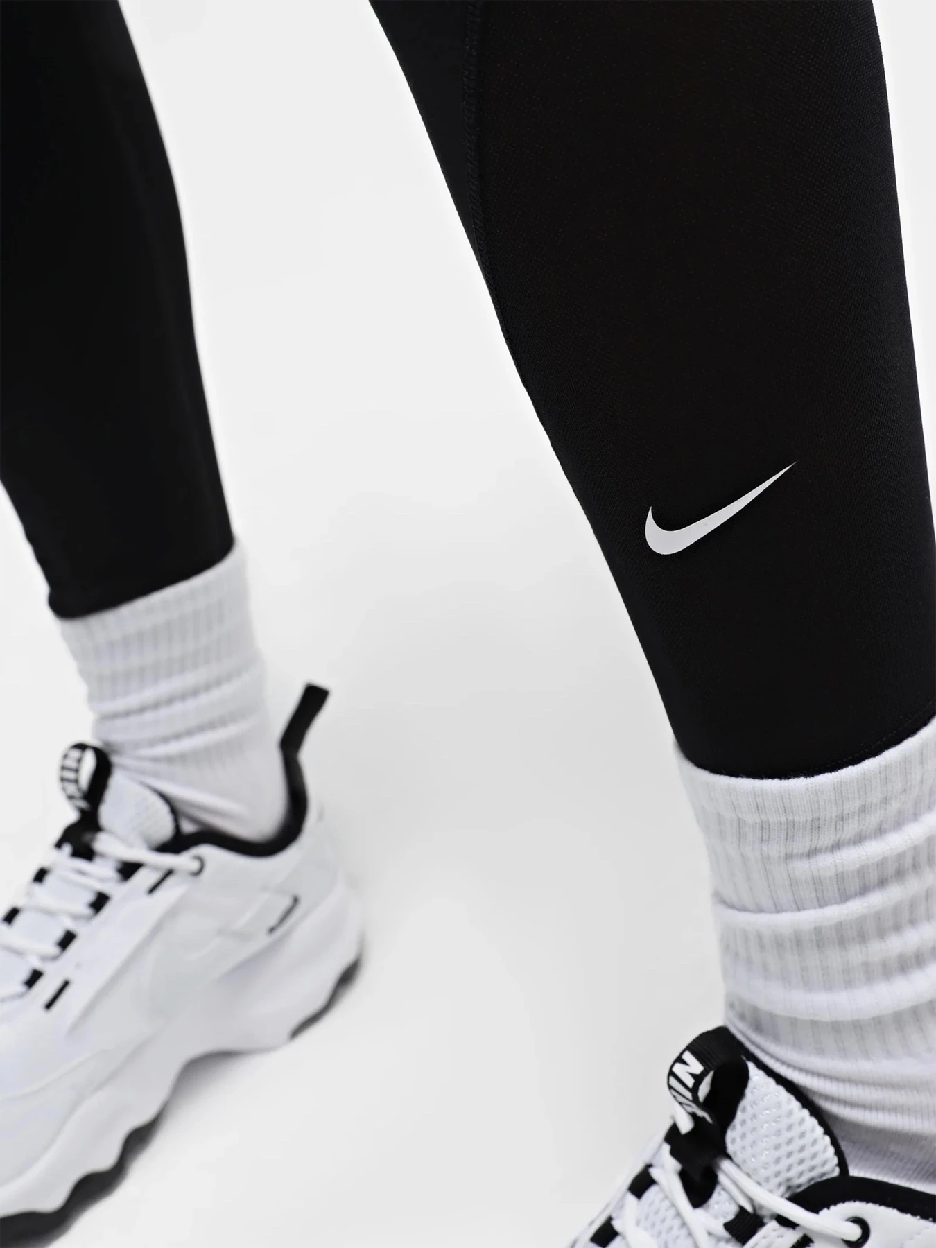 Брюки NIKE модель DV9020-010 Брюки NIKE модель DV9020-010 Фото