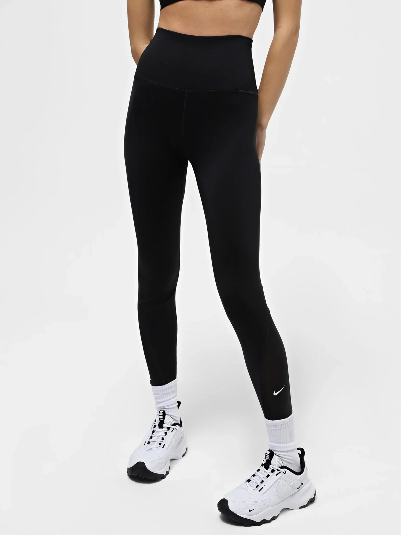Брюки NIKE модель DV9020-010 Брюки NIKE модель DV9020-010 Фото