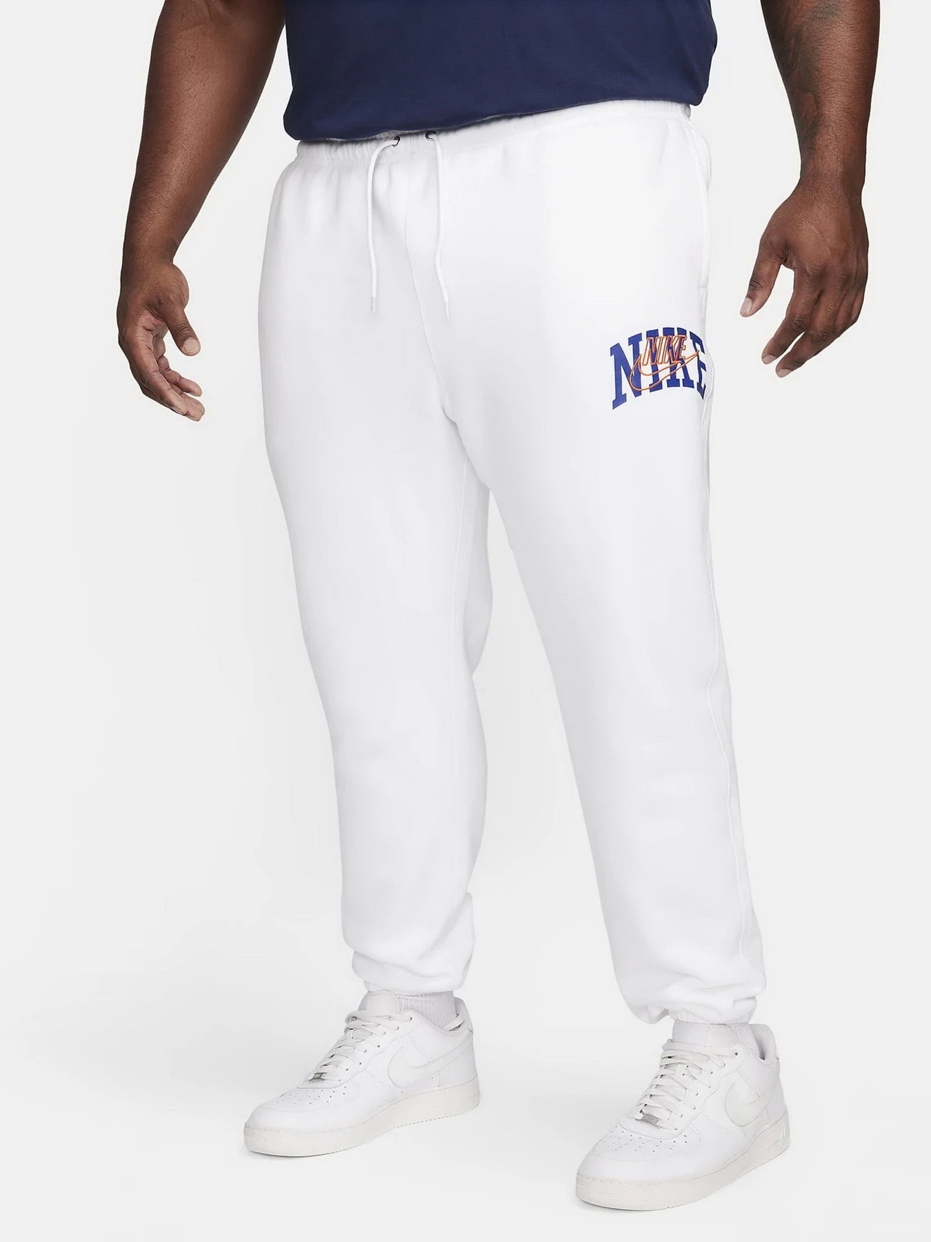 Брюки NIKE модель FV4453-100 Брюки NIKE модель FV4453-100 Фото