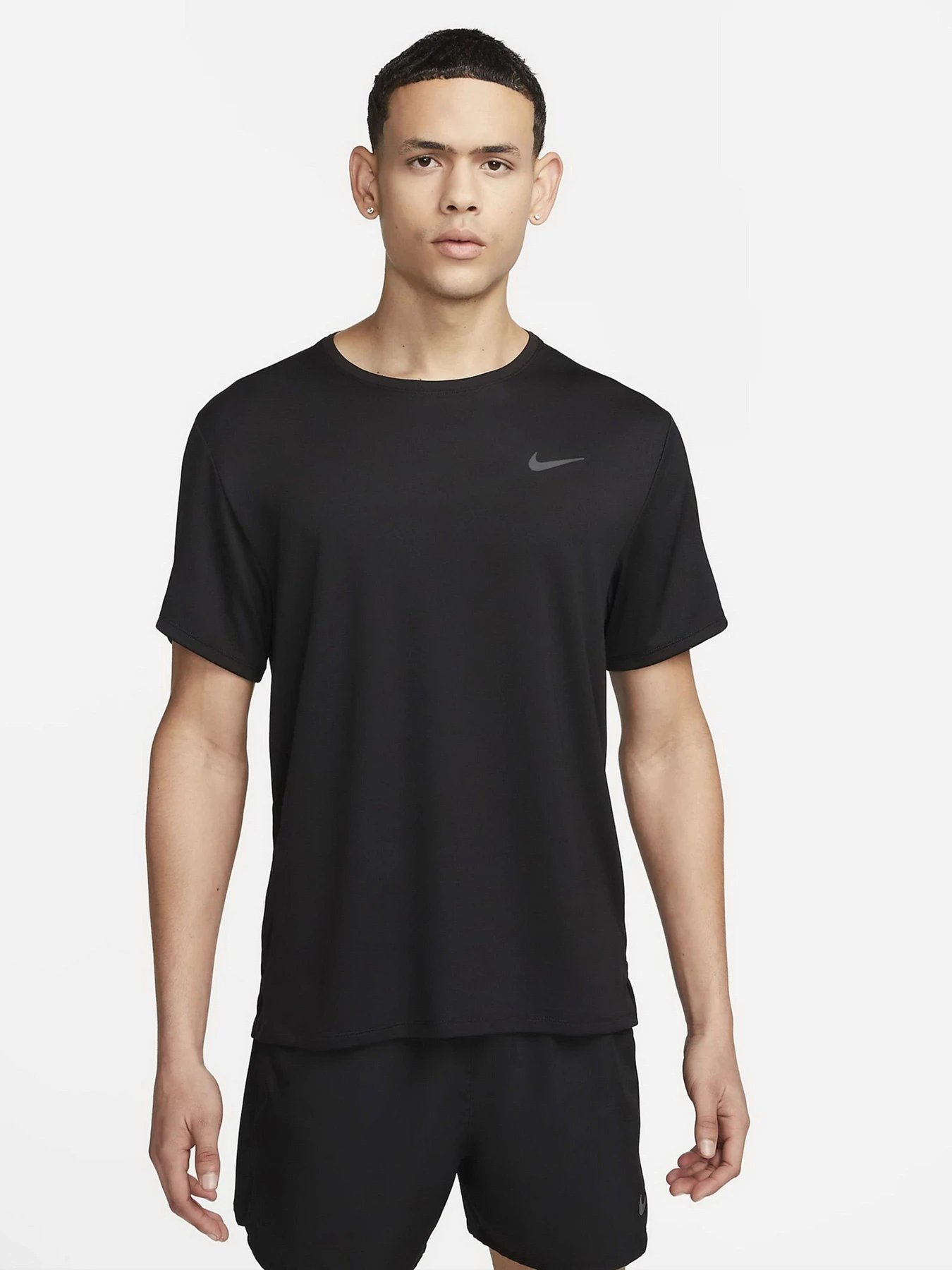Футболки и поло NIKE модель DV9315-010 Футболки и поло NIKE модель DV9315-010 Фото