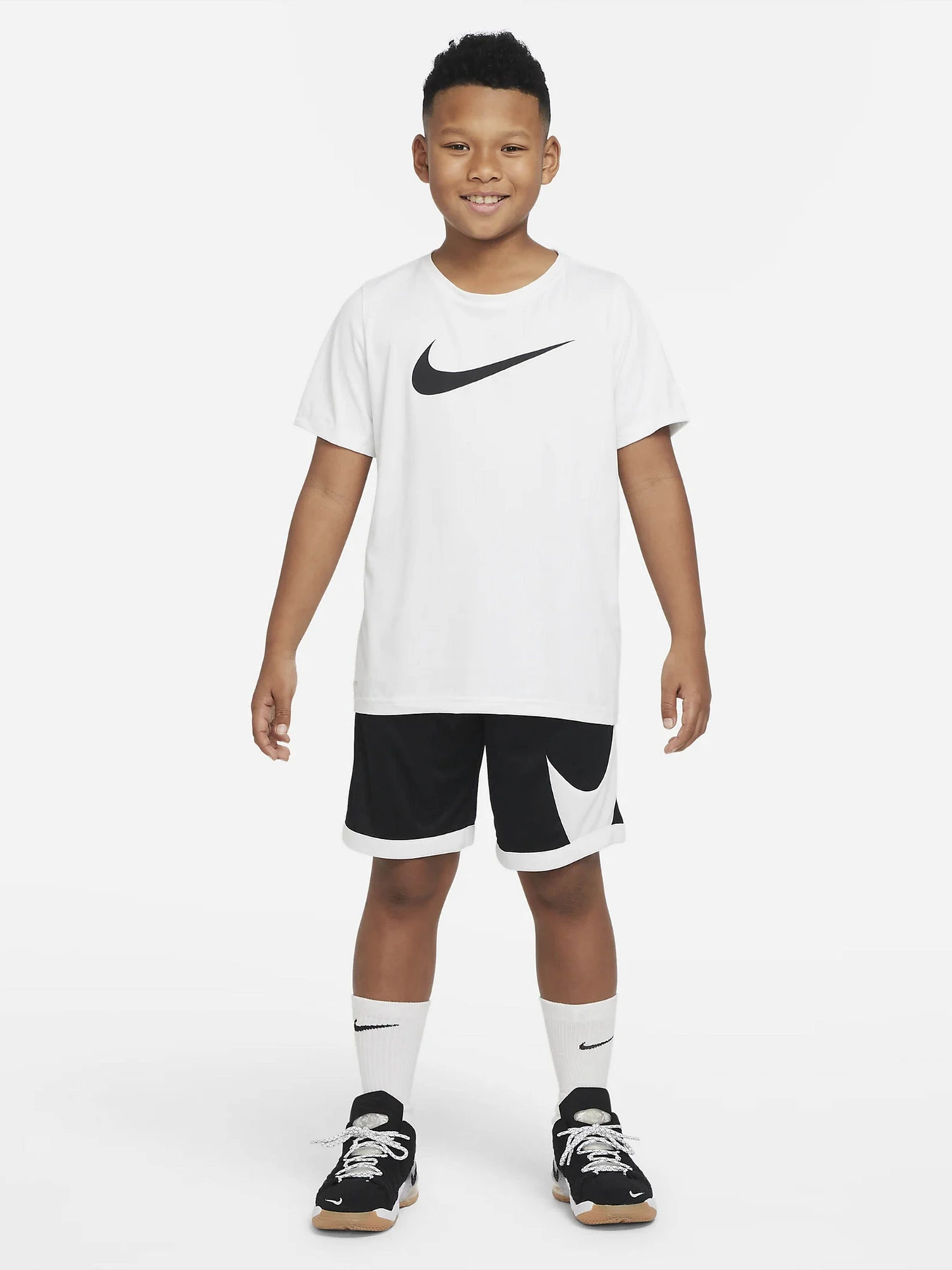 Шорты NIKE модель DM8186-010 Шорты NIKE модель DM8186-010 Фото