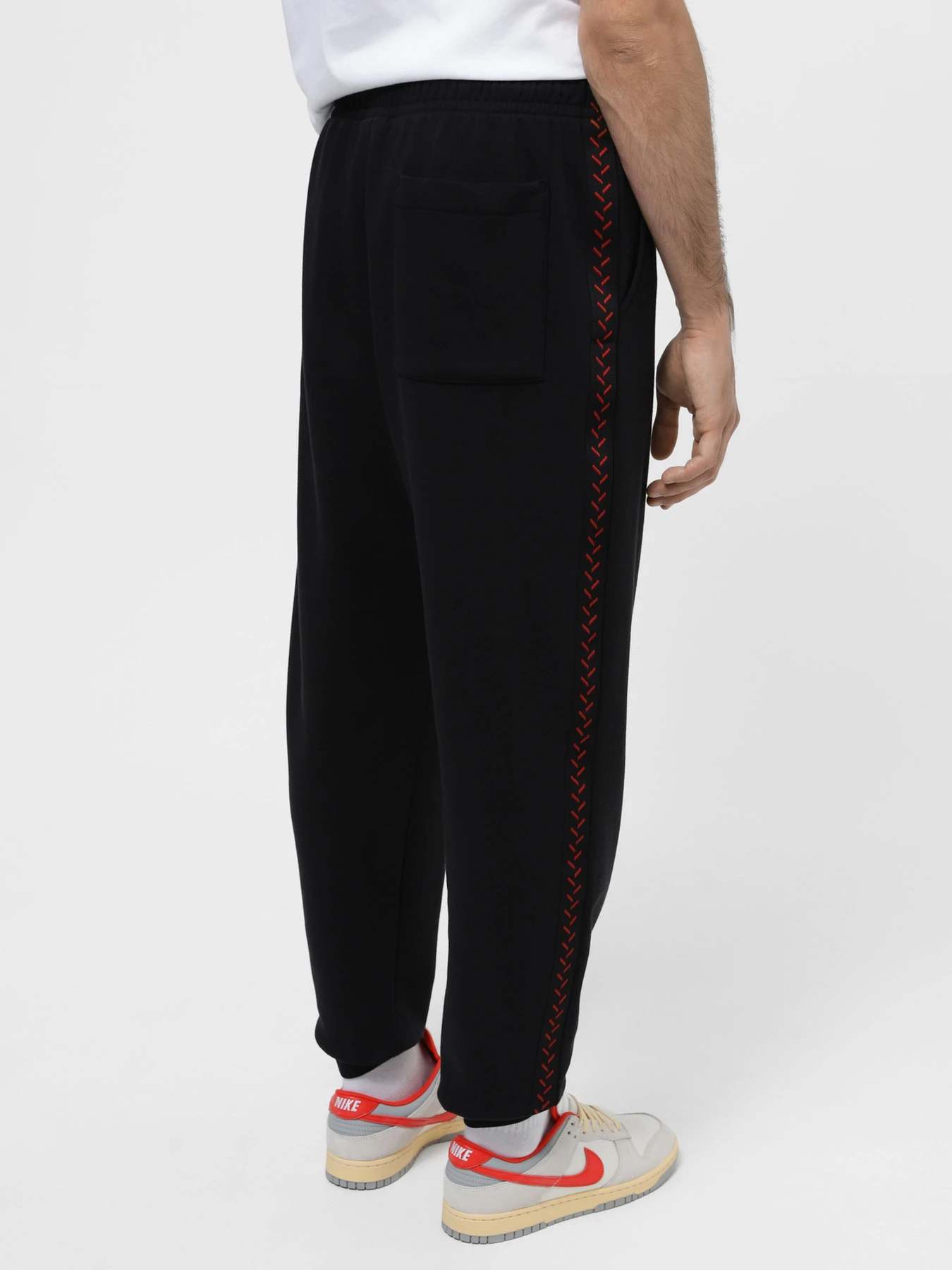 Брюки NIKE модель FN6356-010 Брюки NIKE модель FN6356-010 Фото