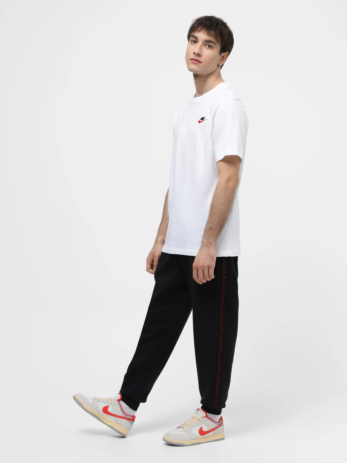 Брюки NIKE модель FN6356-010 Брюки NIKE модель FN6356-010 Фото