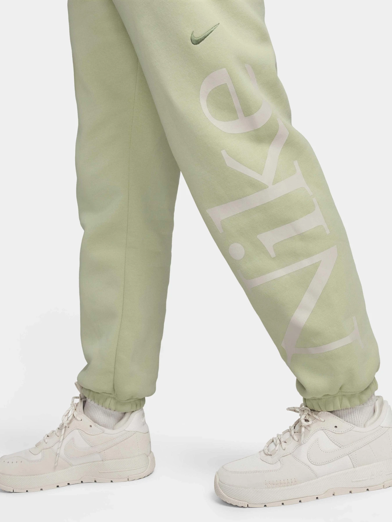 Брюки NIKE модель FN2552-371 Брюки NIKE модель FN2552-371 Фото