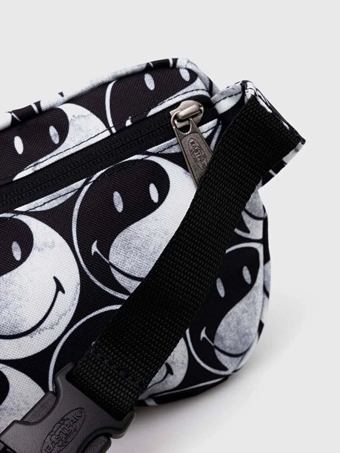 Сумки EastPak модель EK0A5BG65K21 Сумки EastPak модель EK0A5BG65K21 Фото
