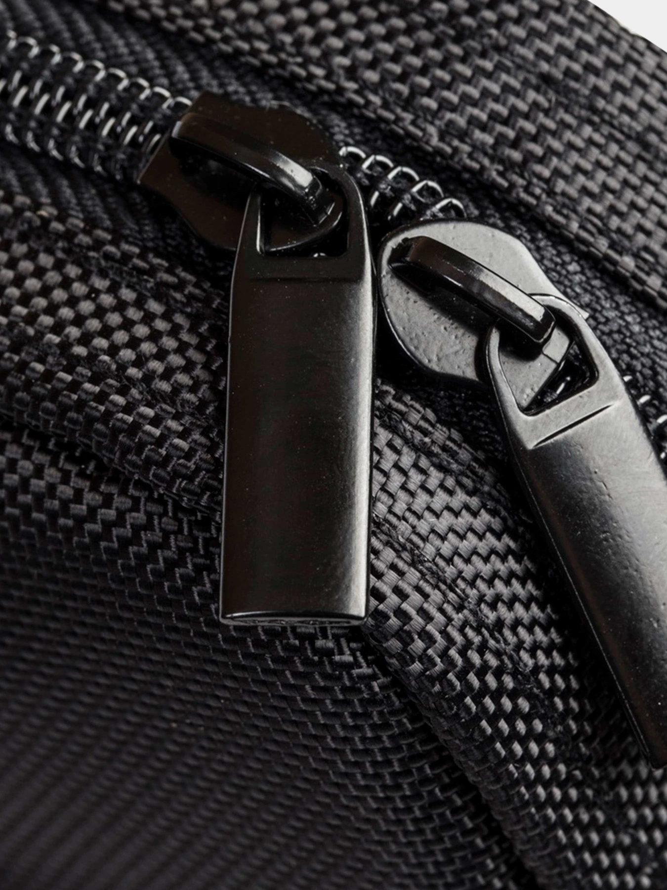 Сумки THULE Regent2 модель 8033black Сумки THULE Regent2 модель 8033black Фото