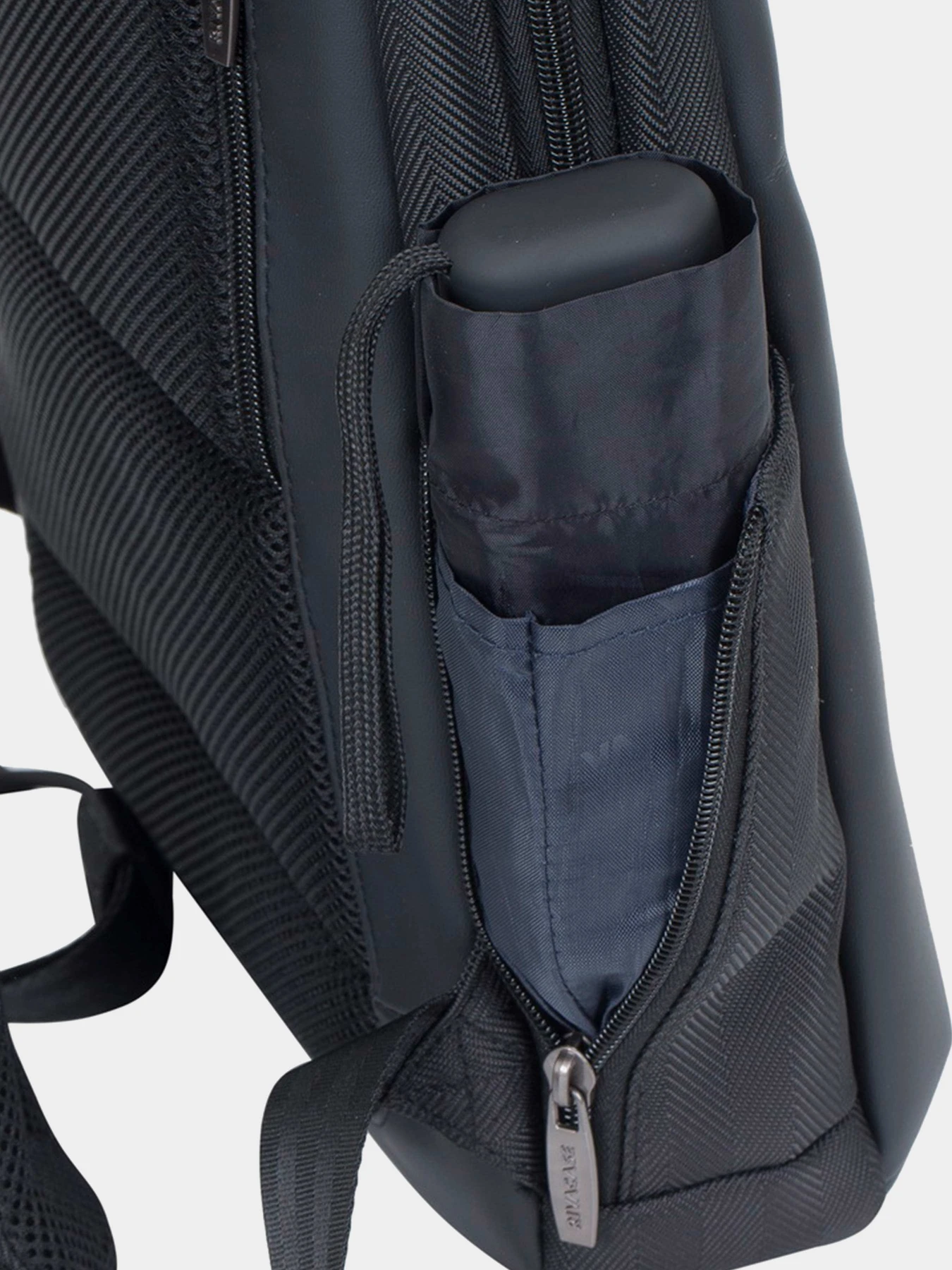 Рюкзаки THULE Narita модель 8125black Рюкзаки THULE Narita модель 8125black Фото