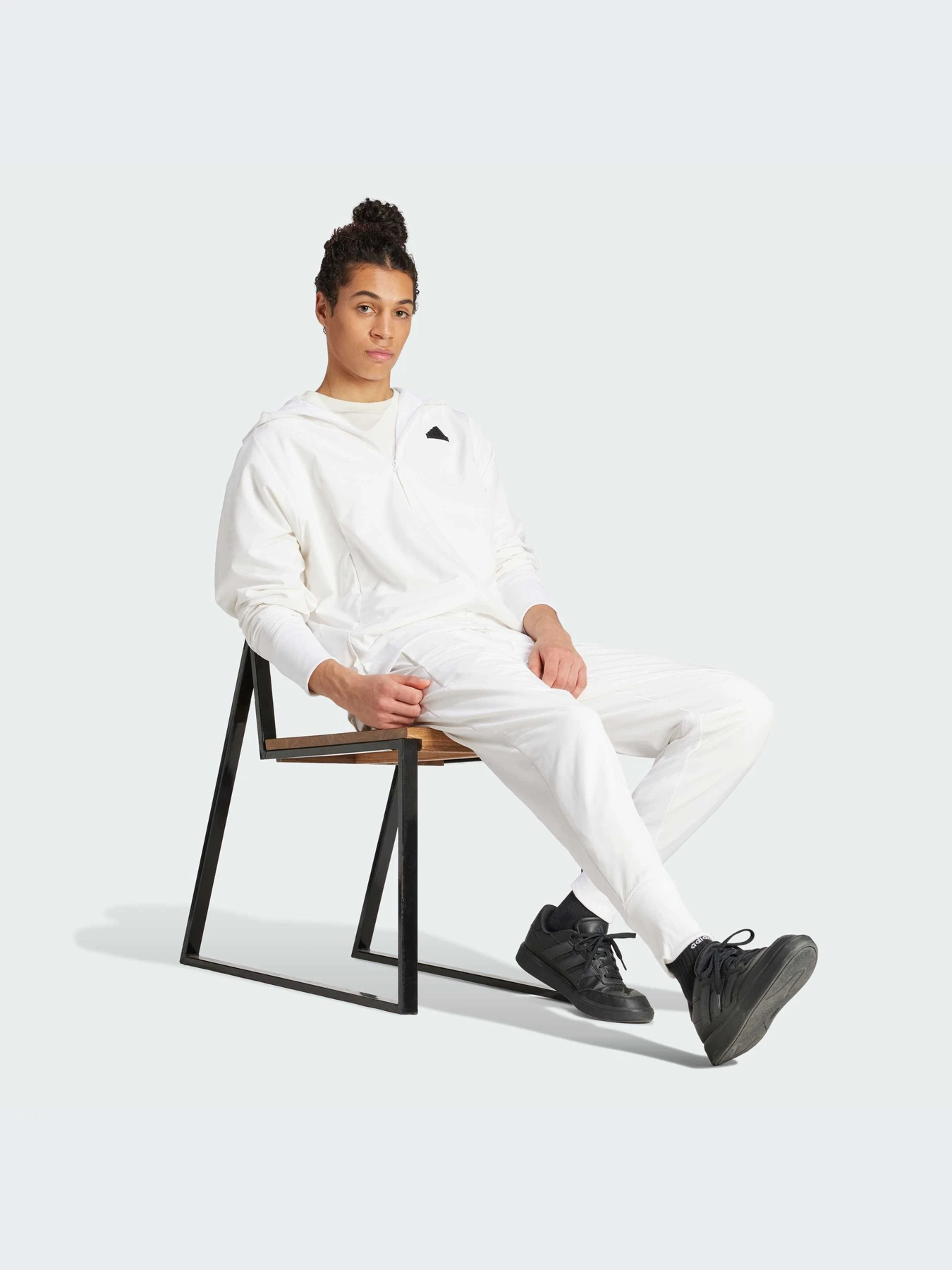 Куртки и дубленки Adidas ZNE модель IN1843-KZ Куртки и дубленки Adidas ZNE модель IN1843-KZ Фото