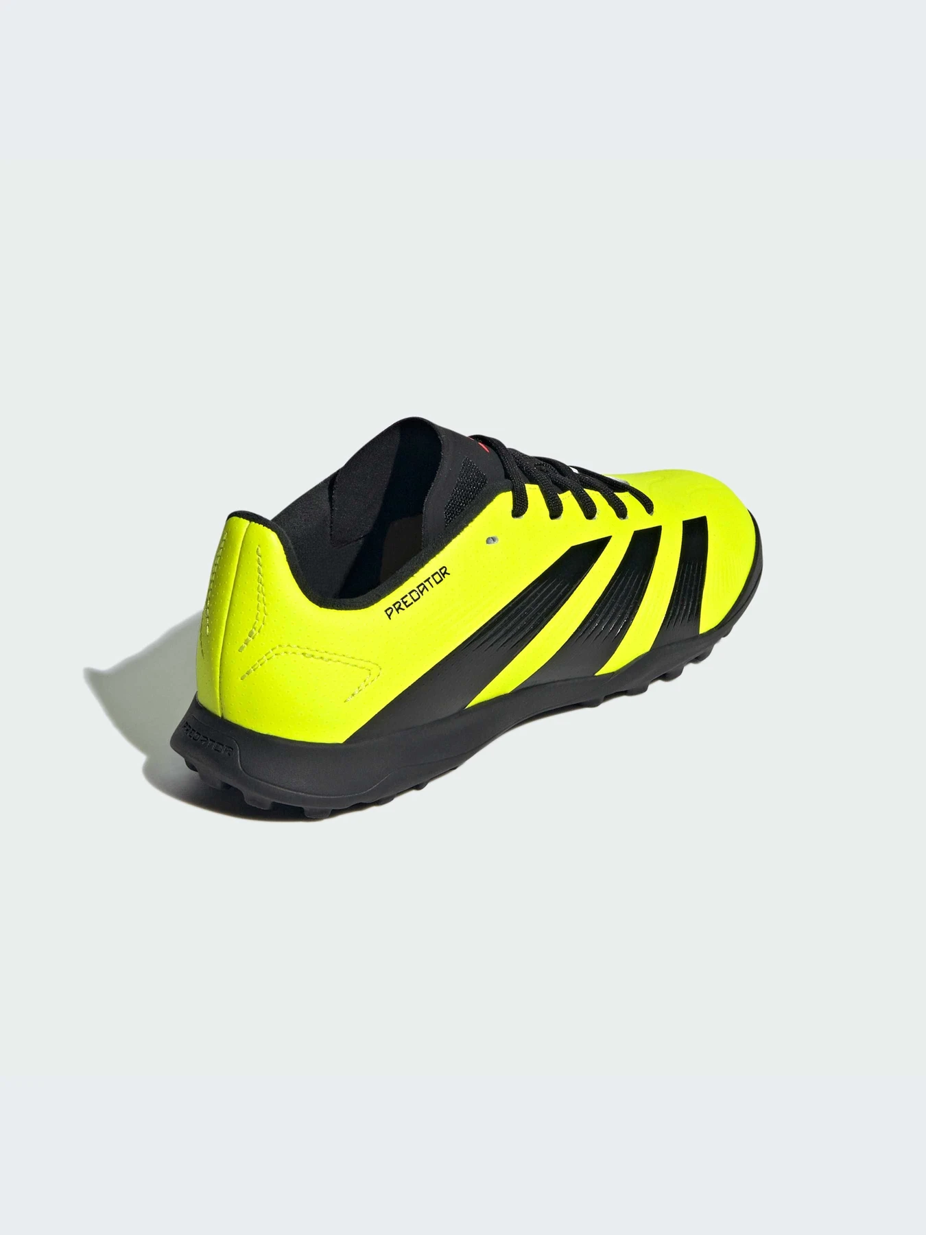 Кроссовки Adidas Predator модель IG5444-KZ Кроссовки Adidas Predator модель IG5444-KZ Фото