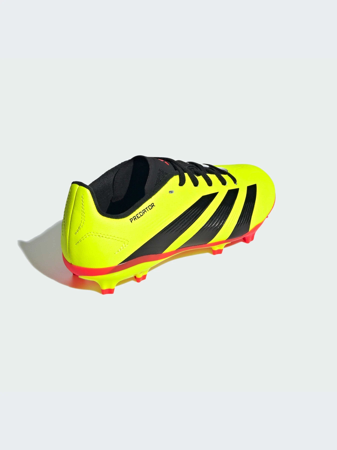 Кроссовки Adidas Predator модель IG7747-KZ Кроссовки Adidas Predator модель IG7747-KZ Фото