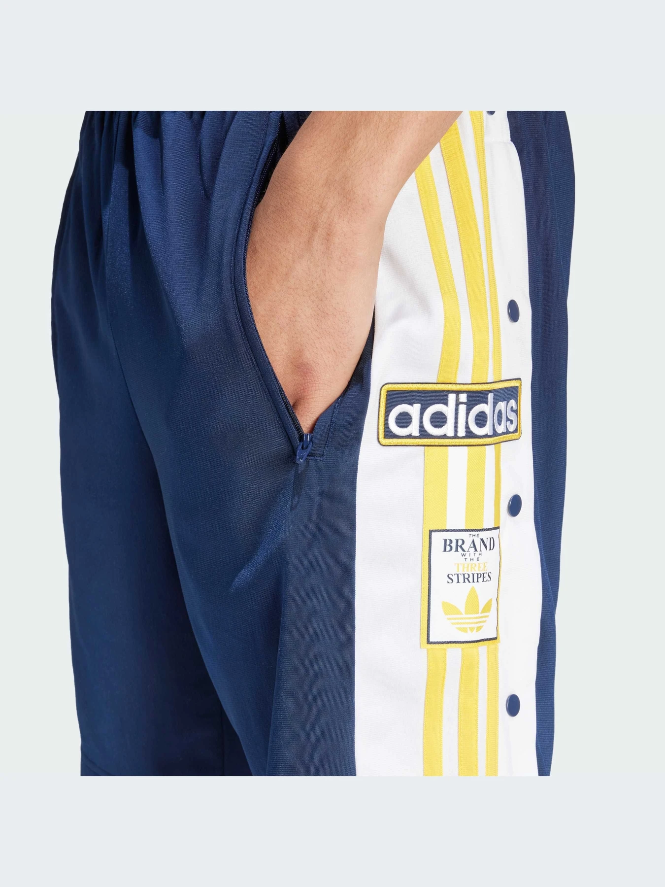 Шорты Adidas Adicolor модель IU2372-KZ Шорты Adidas Adicolor модель IU2372-KZ Фото