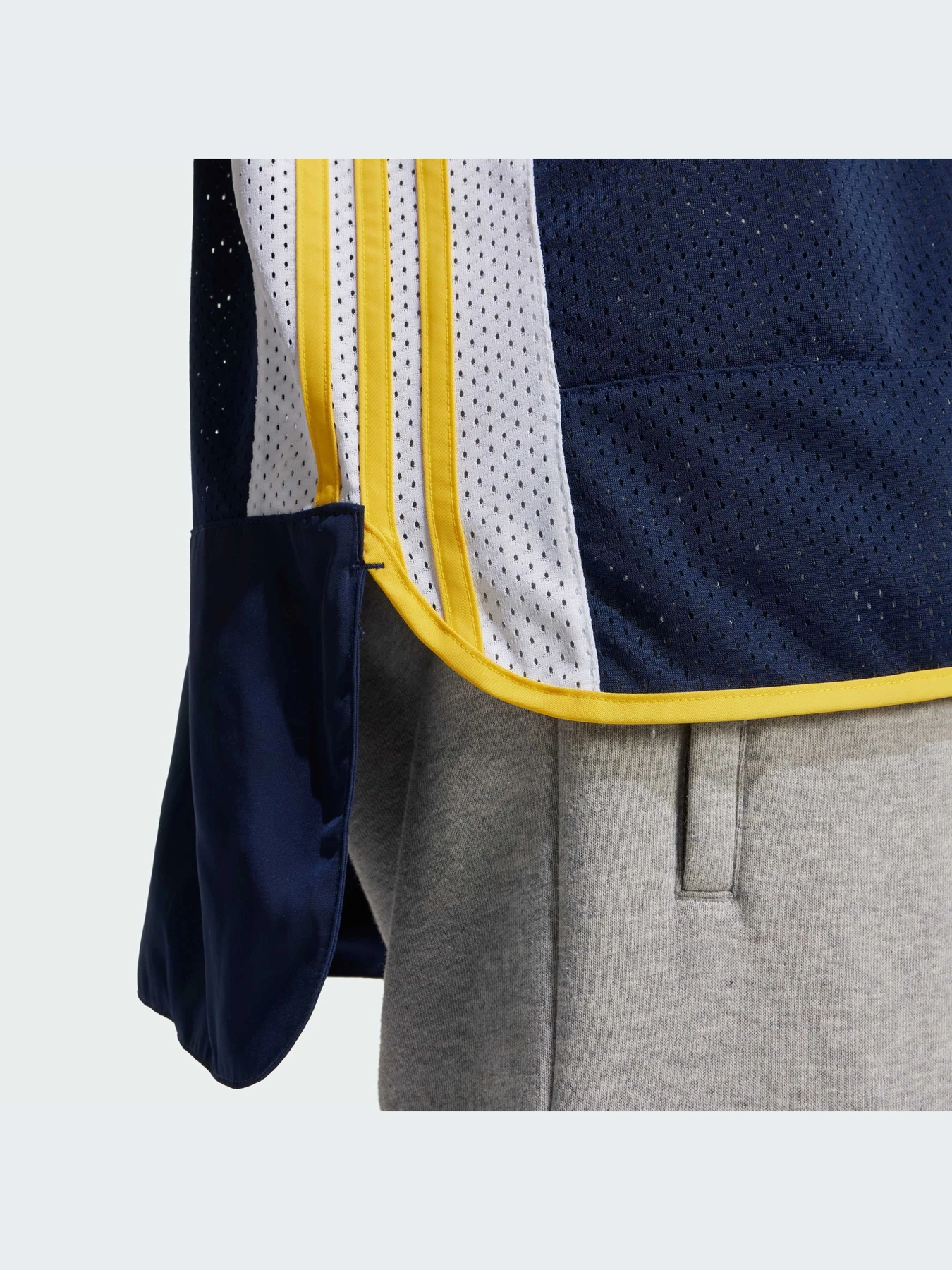 Футболки и поло Adidas Adicolor модель IU2361-KZ Футболки и поло Adidas Adicolor модель IU2361-KZ Фото