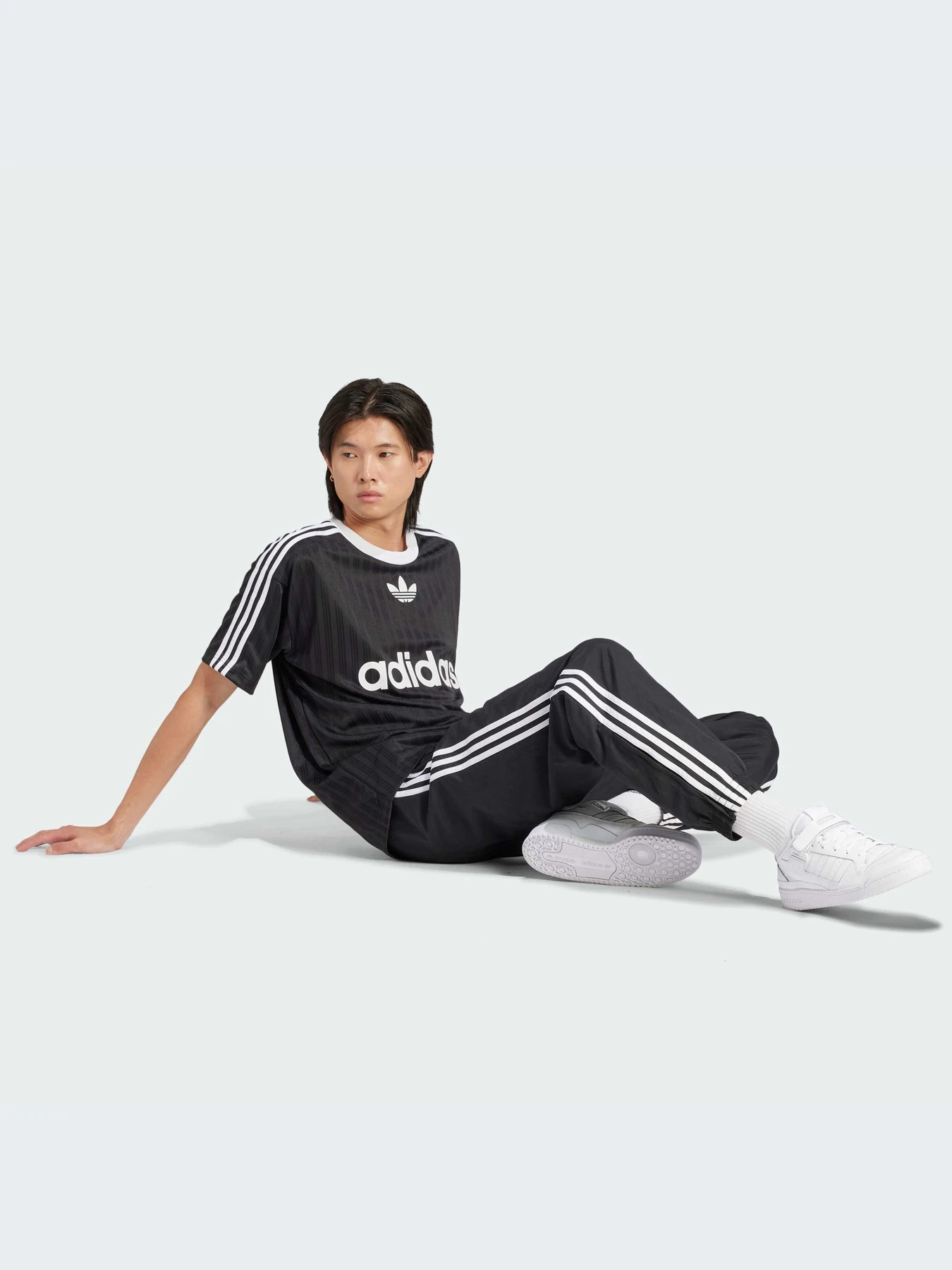 Футболки и поло Adidas Adicolor модель IU2341-KZ Футболки и поло Adidas Adicolor модель IU2341-KZ Фото