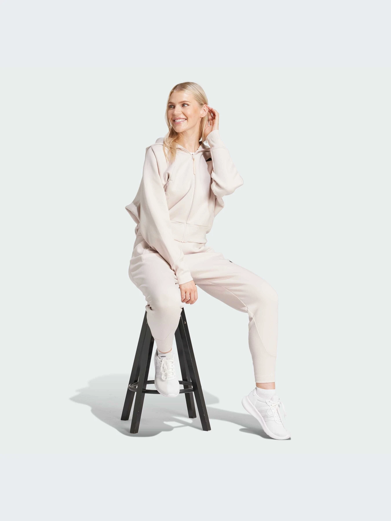 Худи и свитшоты Adidas ZNE модель IS3939-KZ Худи и свитшоты Adidas ZNE модель IS3939-KZ Фото