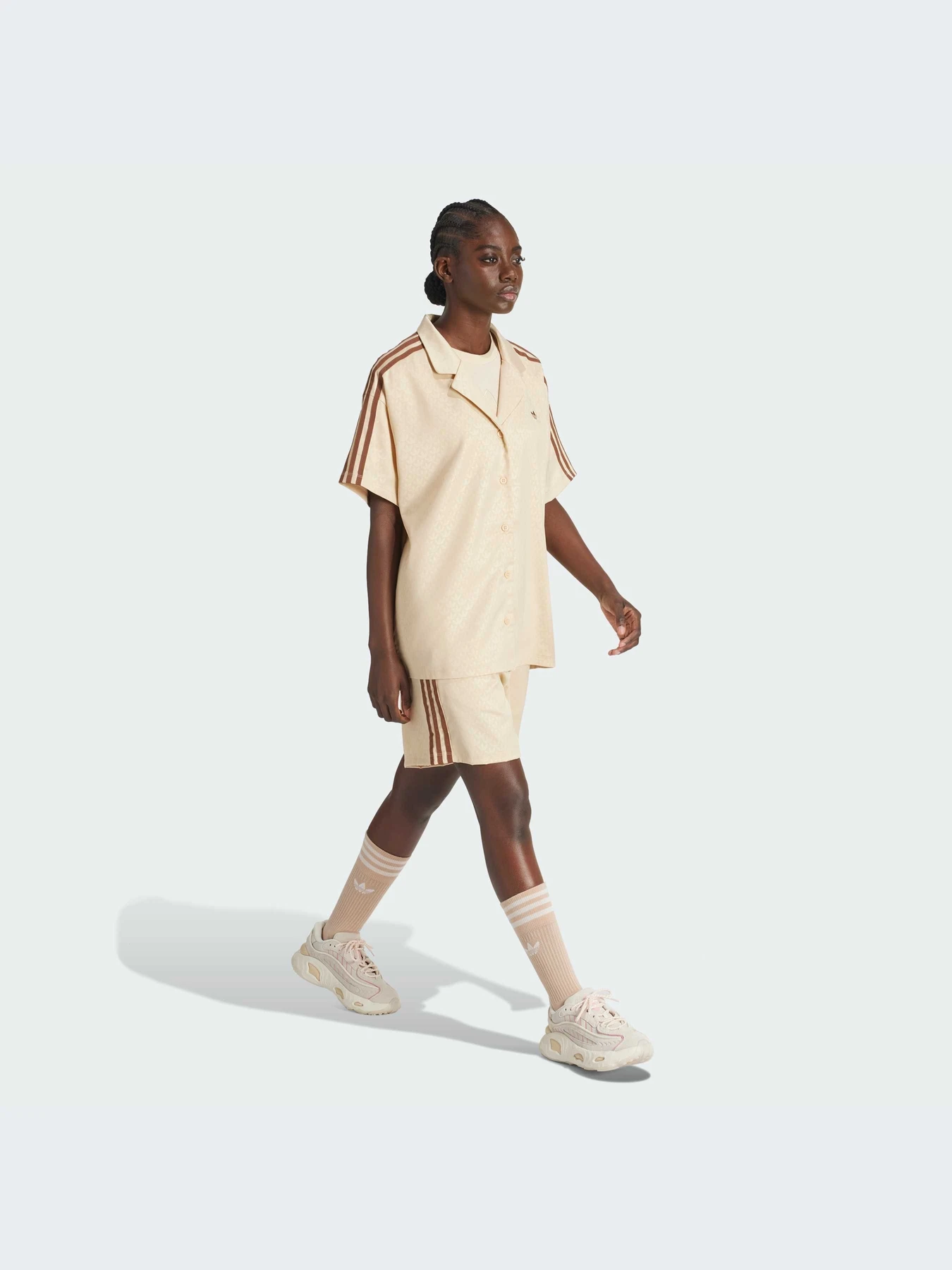 Футболки и поло Adidas Graphics модель IS3848-KZ Футболки и поло Adidas Graphics модель IS3848-KZ Фото