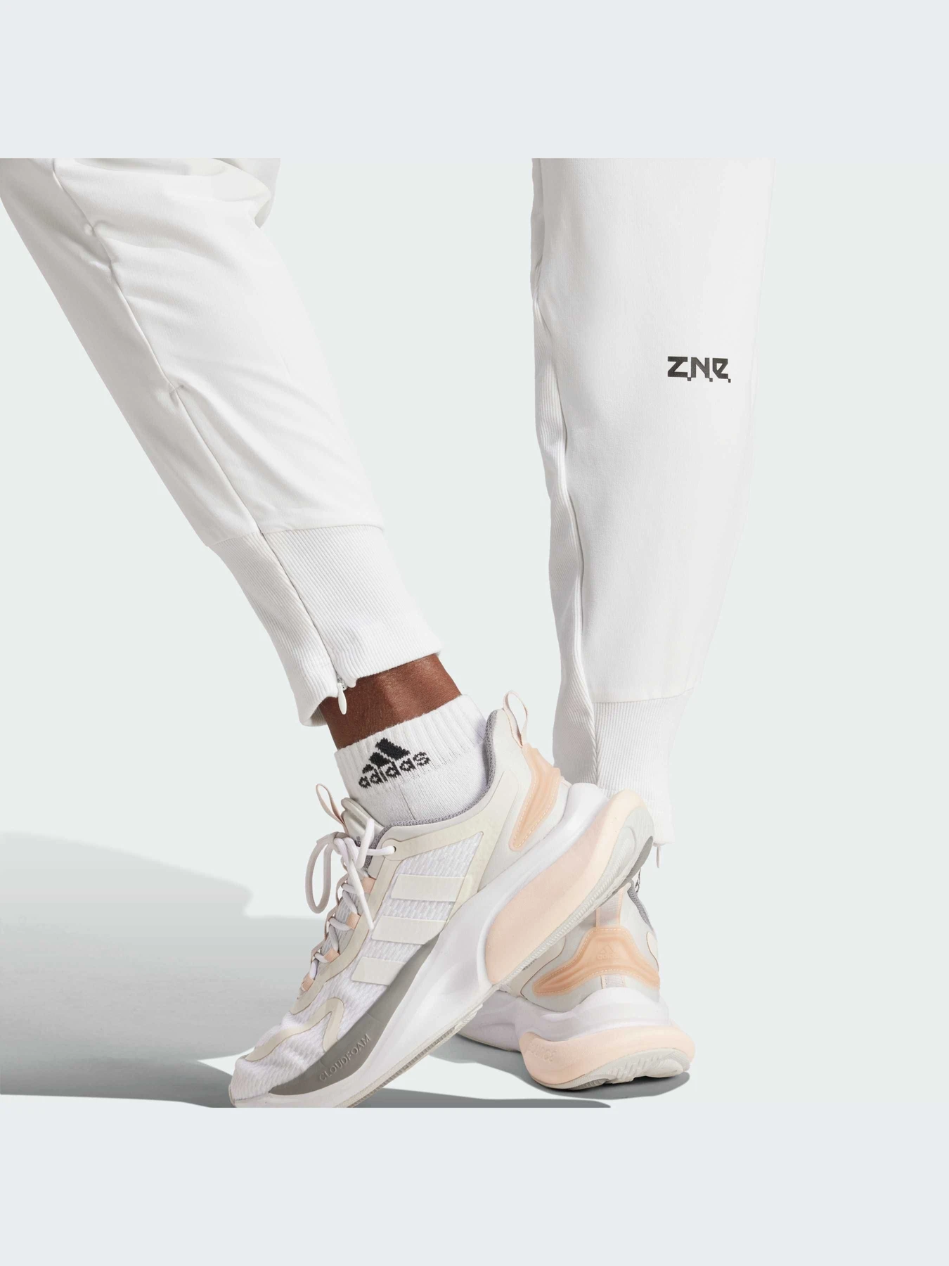 Брюки Adidas ZNE модель IS1874-KZ Брюки Adidas ZNE модель IS1874-KZ Фото