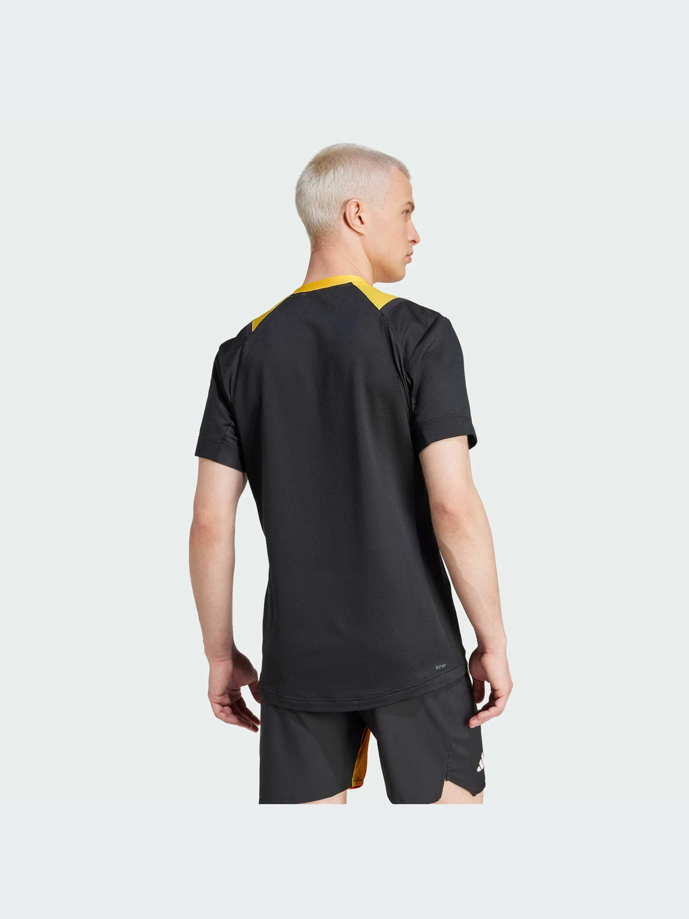 Футболки и поло Adidas модель IS8972-KZ Футболки и поло Adidas модель IS8972-KZ Фото