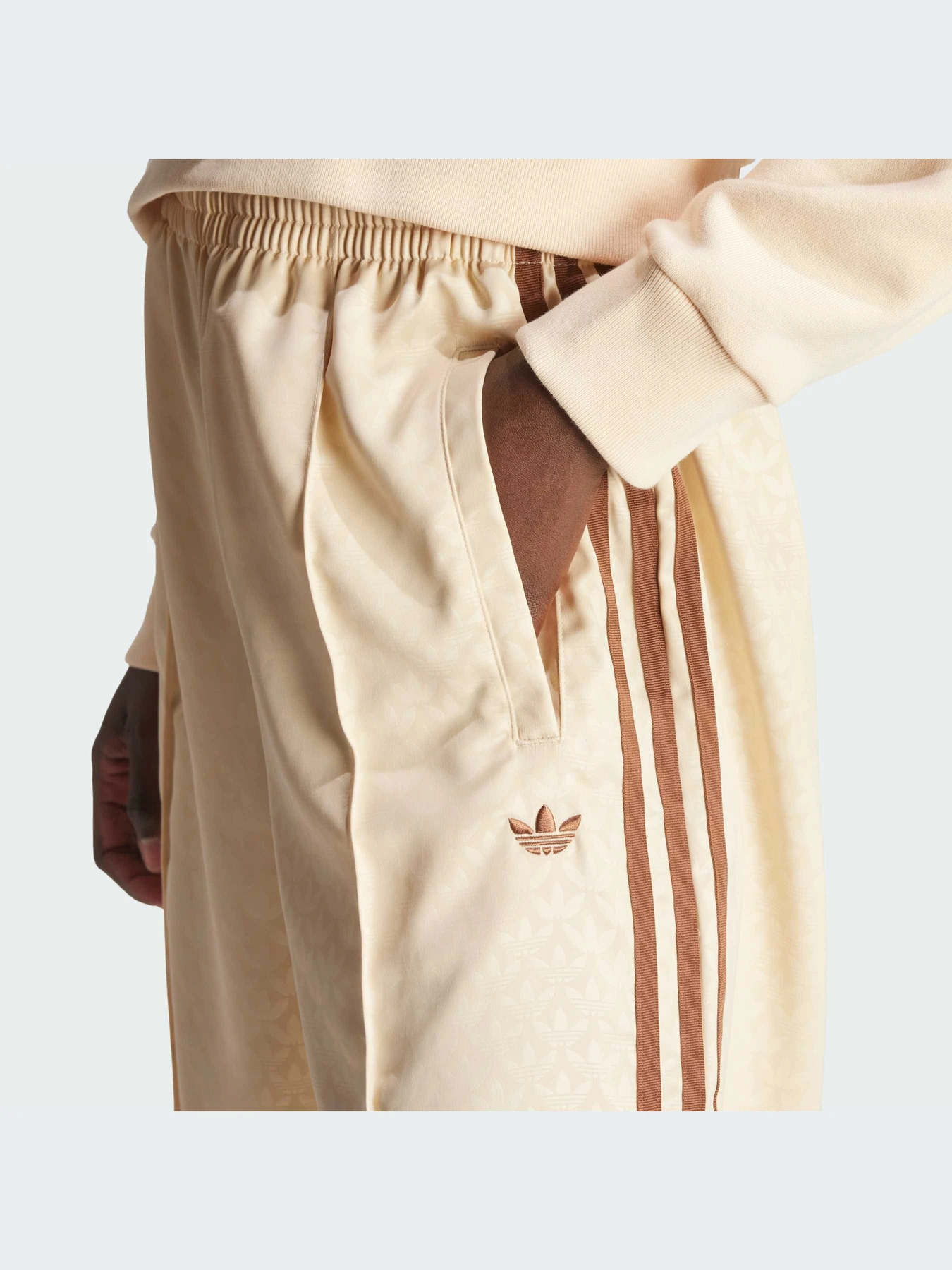 Брюки Adidas Graphics модель IS3854-KZ Брюки Adidas Graphics модель IS3854-KZ Фото