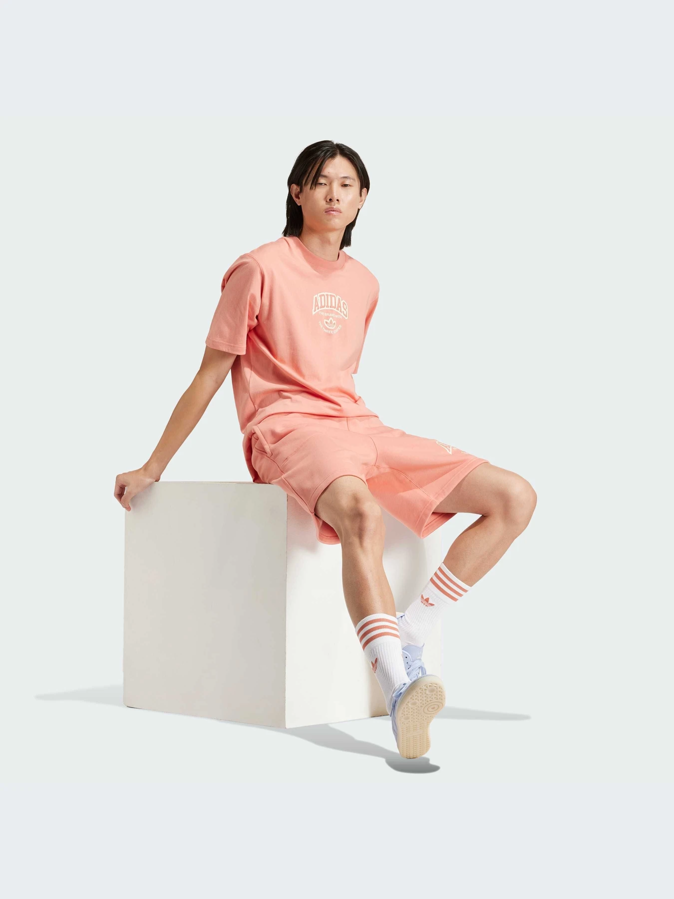 Шорты Adidas Graphics модель IS0200-KZ Шорты Adidas Graphics модель IS0200-KZ Фото