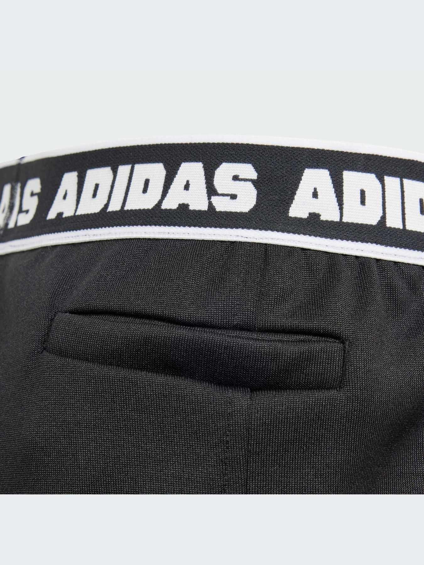 Шорты Adidas модель IS3772-KZ Шорты Adidas модель IS3772-KZ Фото