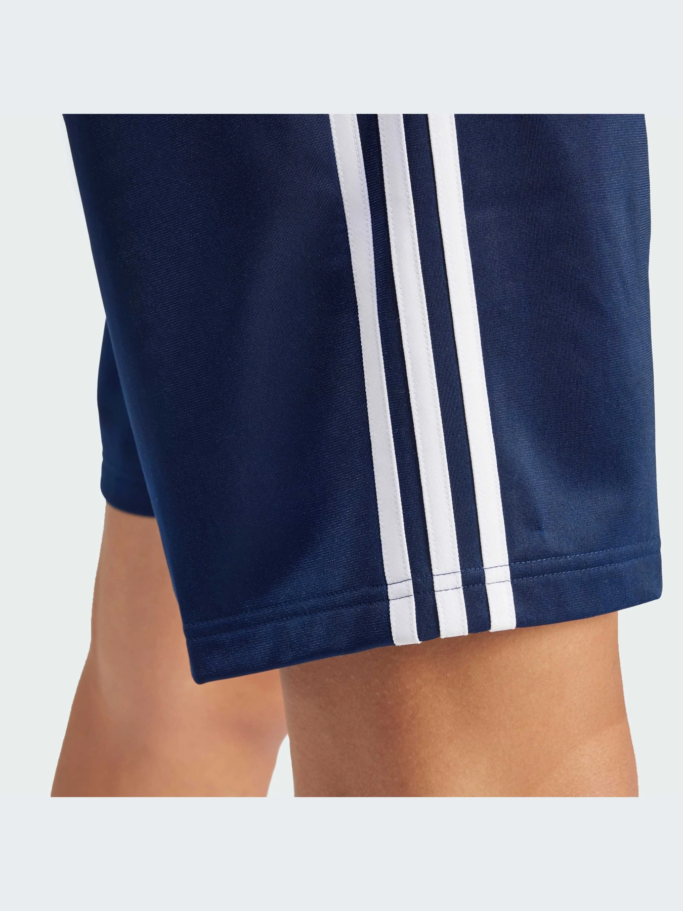 Шорты Adidas Adicolor модель IM9422-KZ Шорты Adidas Adicolor модель IM9422-KZ Фото