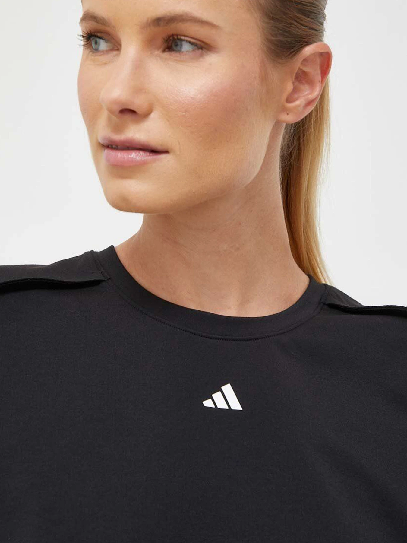 Футболки и поло Adidas модель IA1034 Футболки и поло Adidas модель IA1034 Фото