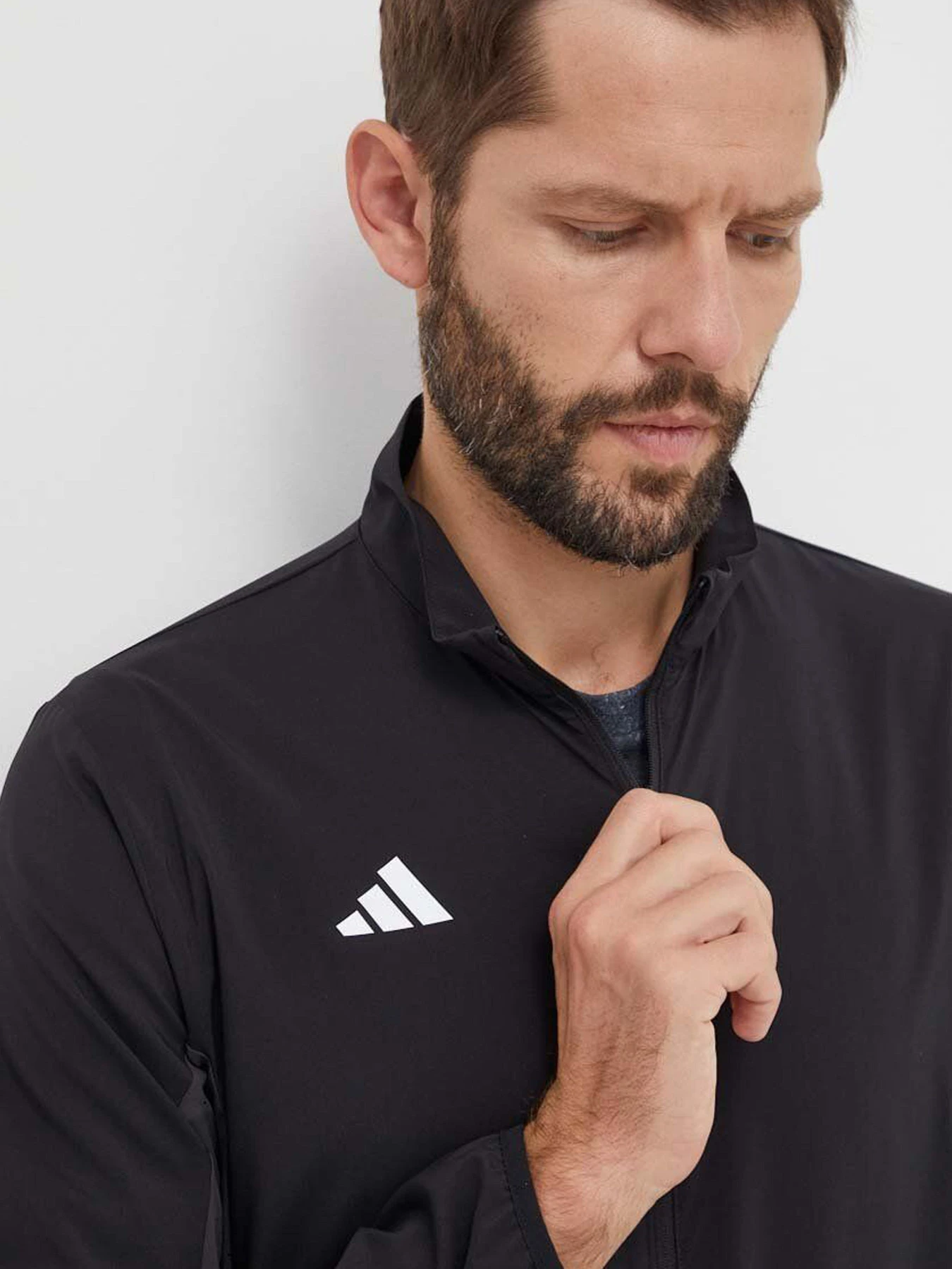 Куртки и дубленки Adidas модель IT7585 Куртки и дубленки Adidas модель IT7585 Фото