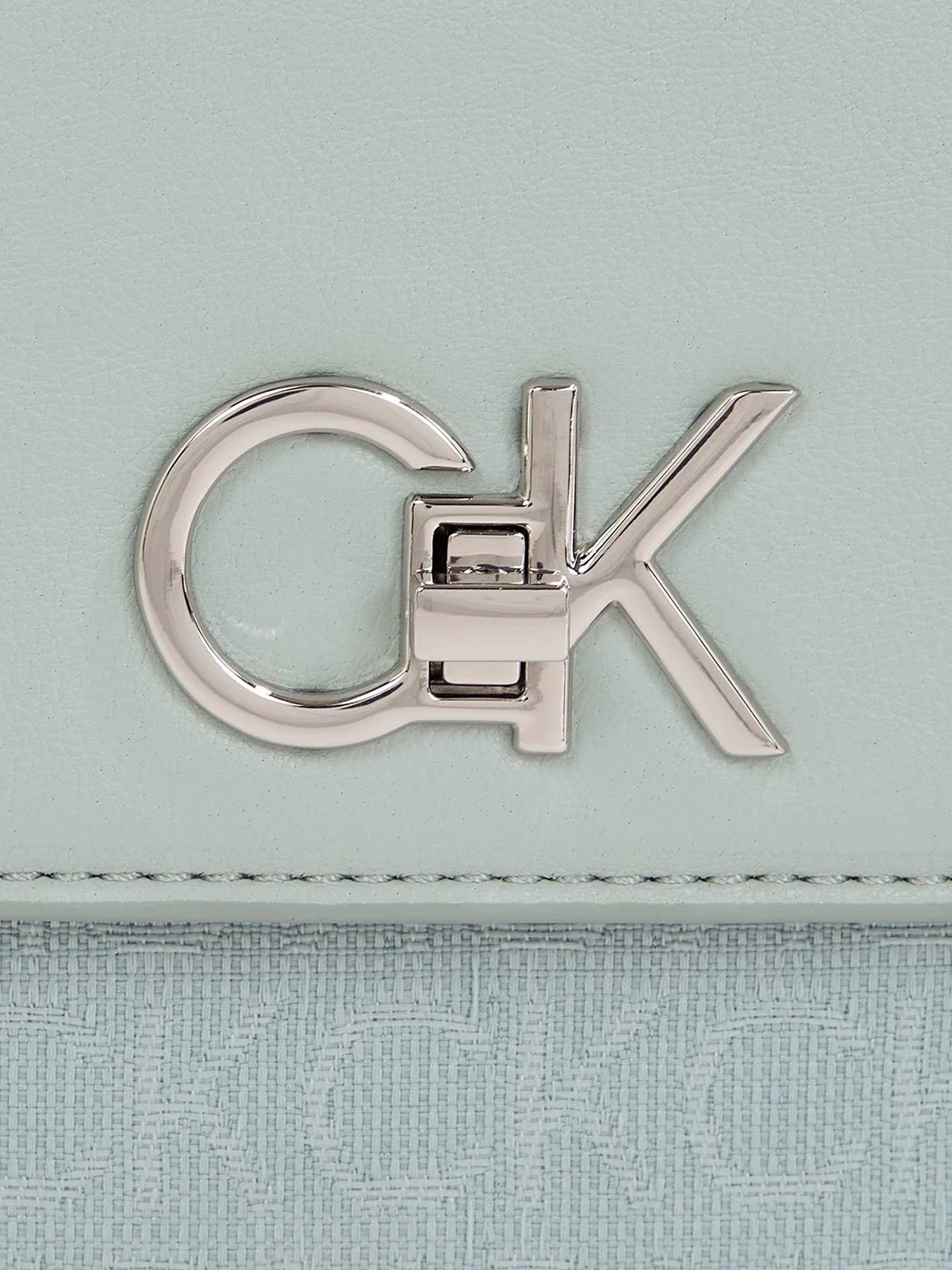 Сумки Calvin Klein модель K60K611877-PEB Сумки Calvin Klein модель K60K611877-PEB Фото