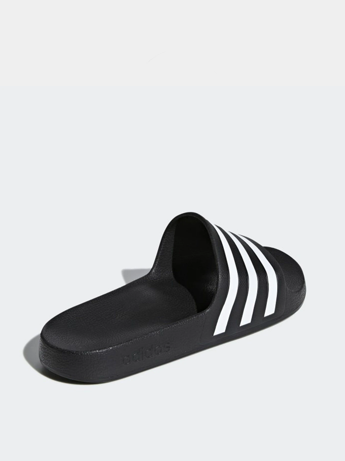 Шлёпанцы Adidas модель F35543 Шлёпанцы Adidas модель F35543 Фото