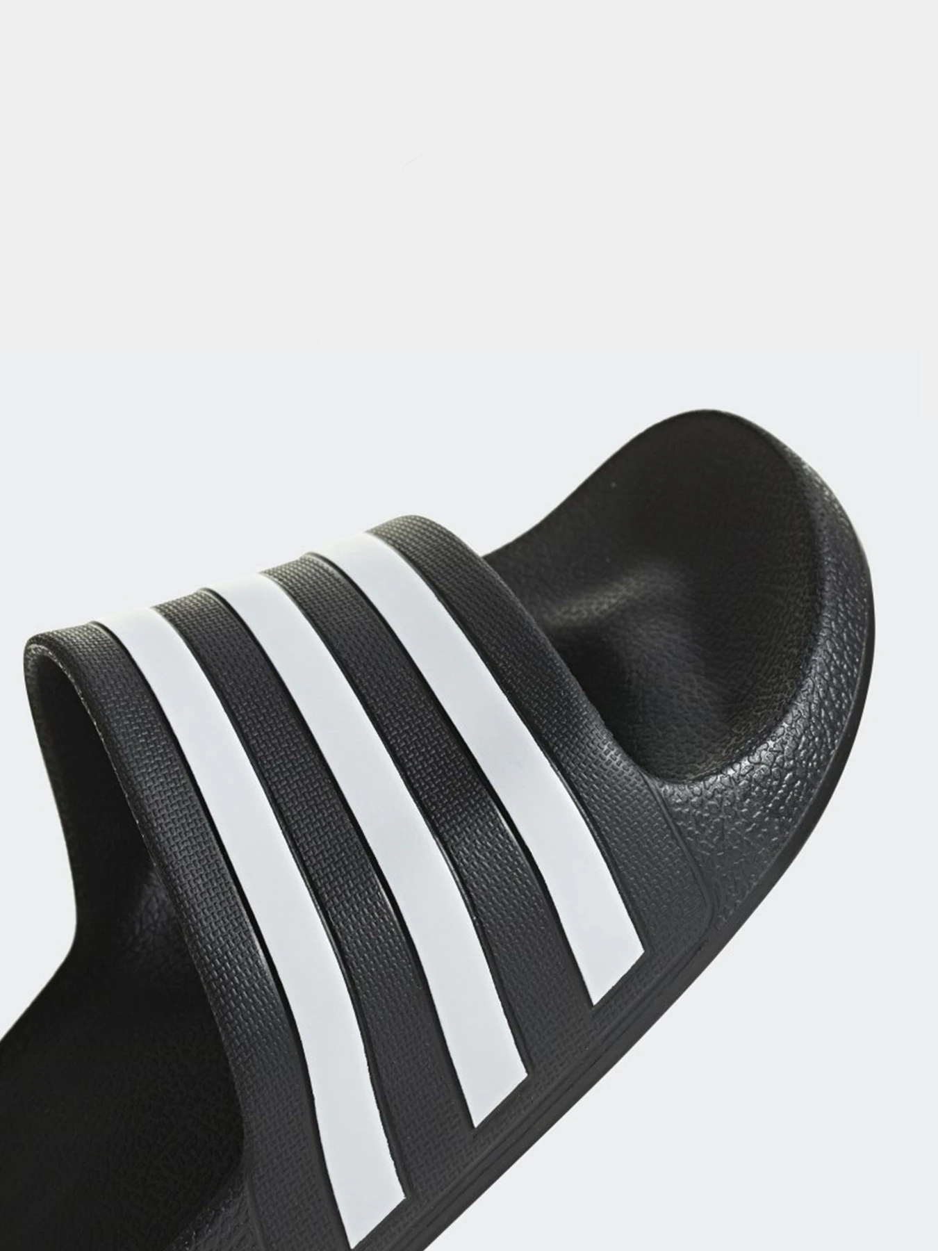 Шлёпанцы Adidas модель F35543 Шлёпанцы Adidas модель F35543 Фото