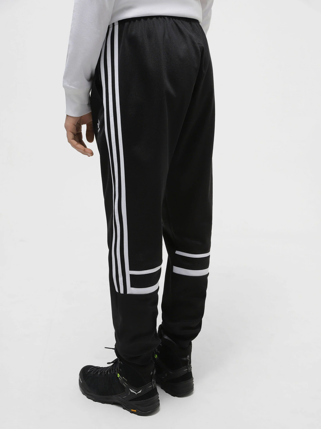 Брюки Adidas модель HK7429 Брюки Adidas модель HK7429 Фото