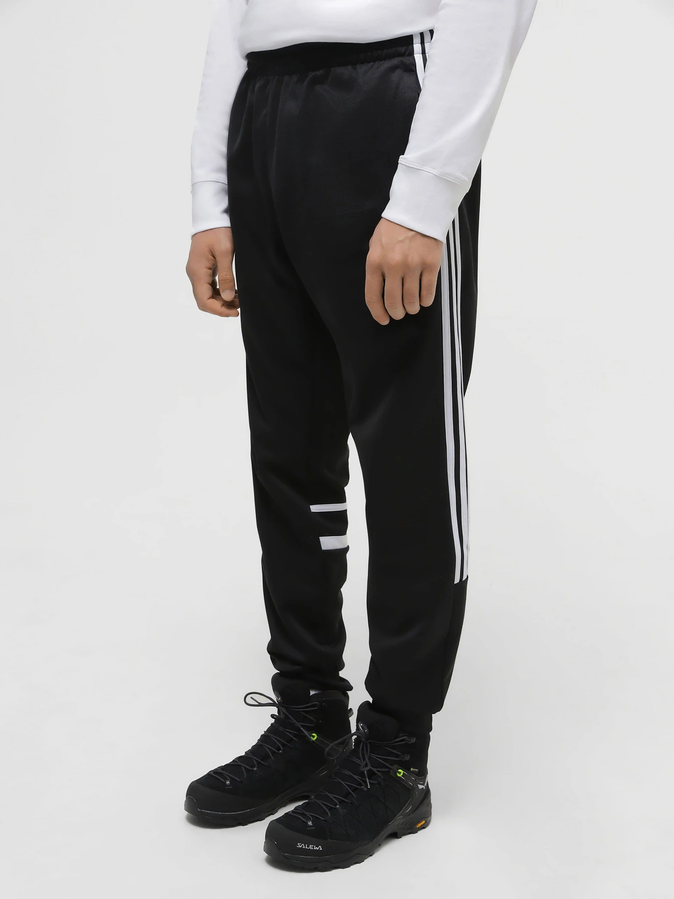 Брюки Adidas модель HK7429 Брюки Adidas модель HK7429 Фото