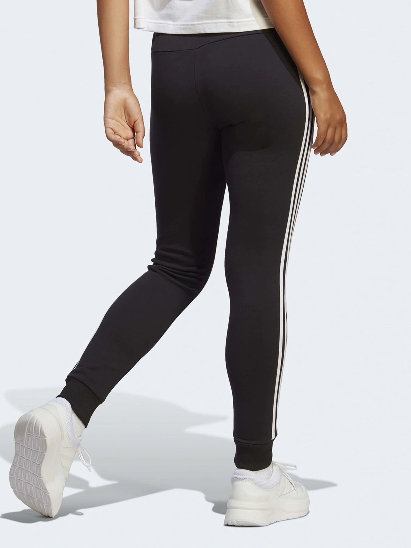 Брюки Adidas модель IC8770 Брюки Adidas модель IC8770 Фото