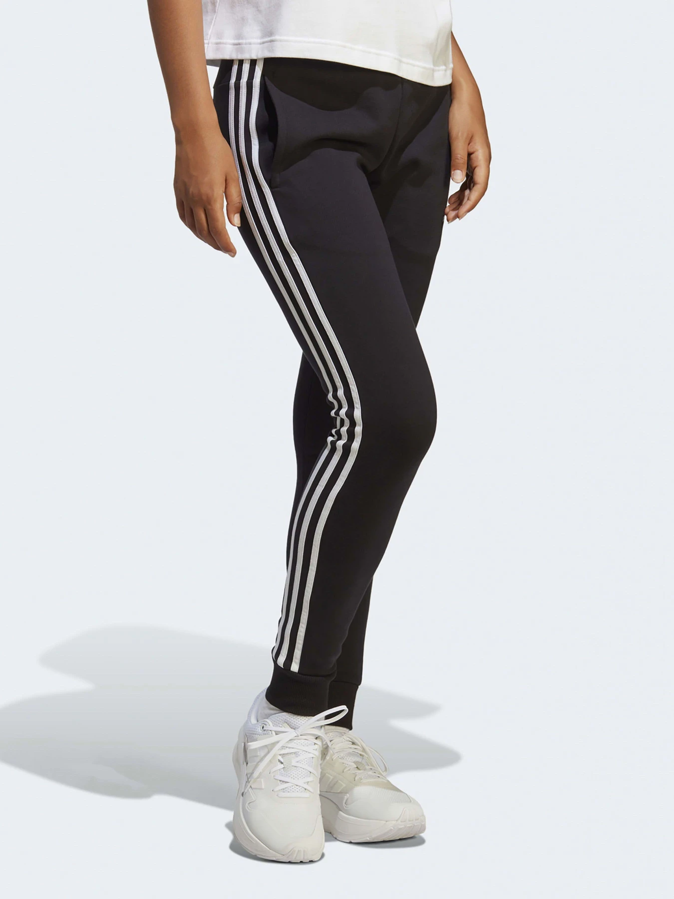 Брюки Adidas модель IC8770 Брюки Adidas модель IC8770 Фото