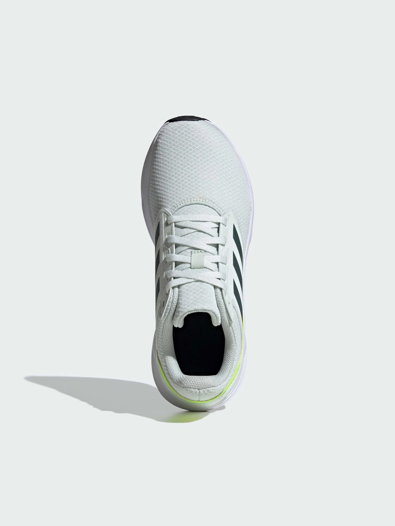 Кроссовки Adidas модель IE8135 Кроссовки Adidas модель IE8135 Фото