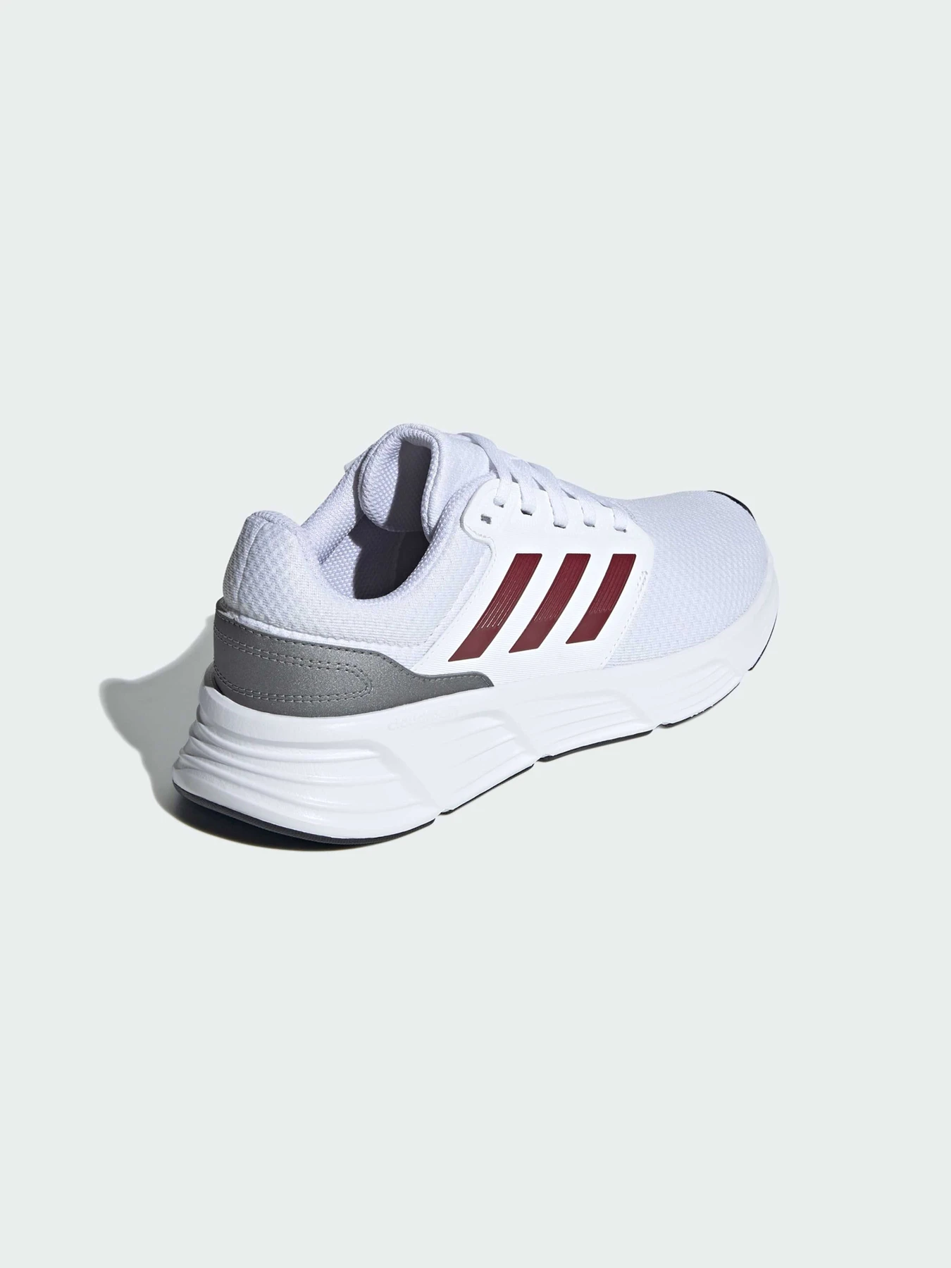 Кроссовки Adidas модель IE8136 Кроссовки Adidas модель IE8136 Фото