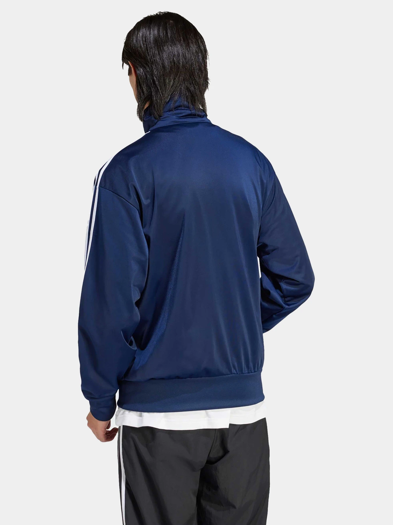 Худи и свитшоты Adidas модель IR9893 Худи и свитшоты Adidas модель IR9893 Фото