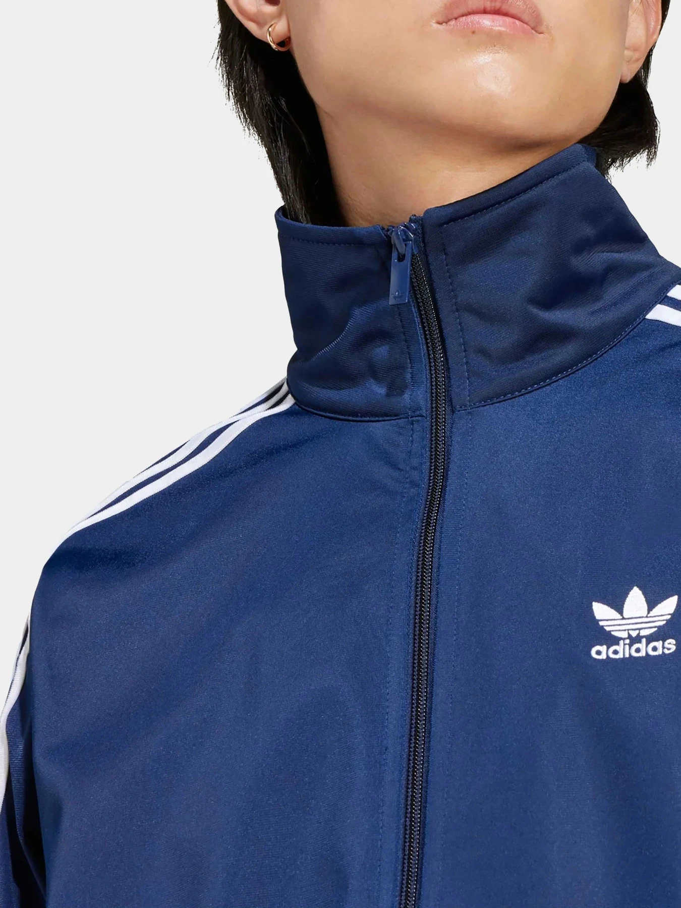 Худи и свитшоты Adidas модель IR9893 Худи и свитшоты Adidas модель IR9893 Фото