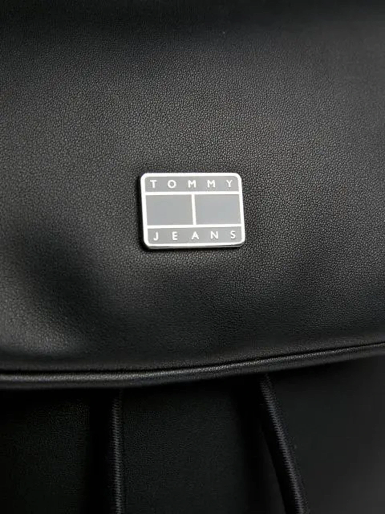 Рюкзаки Tommy Hilfiger модель AW0AW15938-BDS Рюкзаки Tommy Hilfiger модель AW0AW15938-BDS Фото