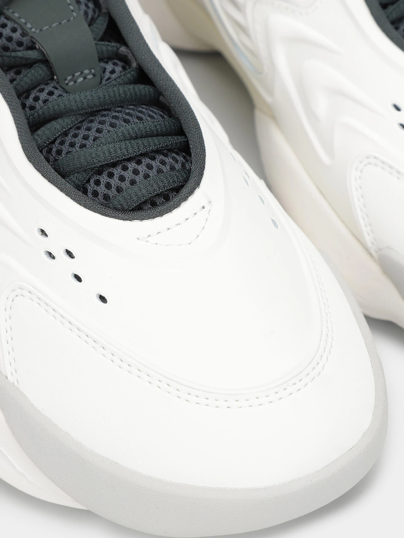 Кроссовки Lacoste модель 747SMA00751Y5 Кроссовки Lacoste модель 747SMA00751Y5 Фото