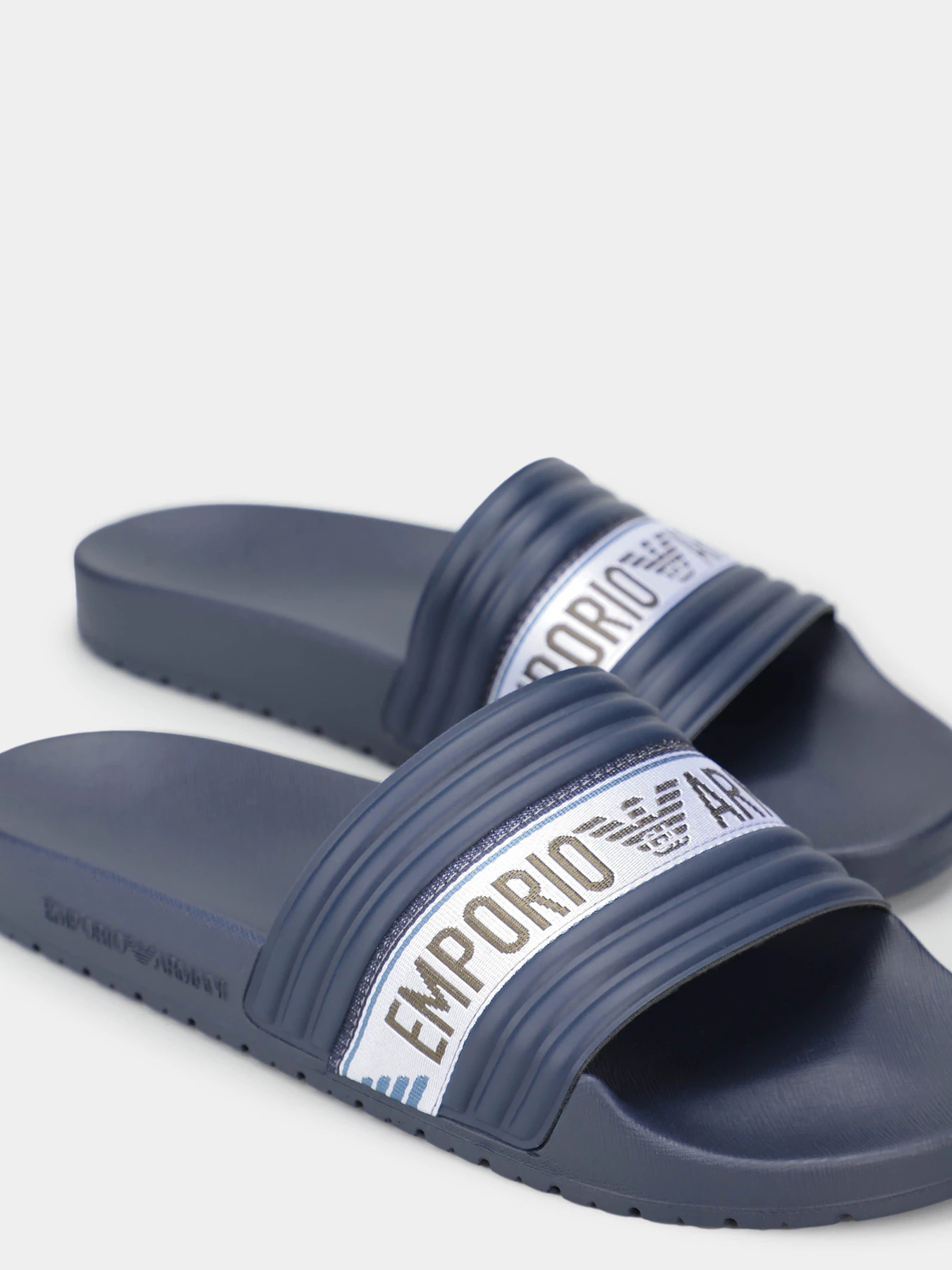Шлёпанцы Emporio Armani модель XVPS06-XN999-T637 Фото