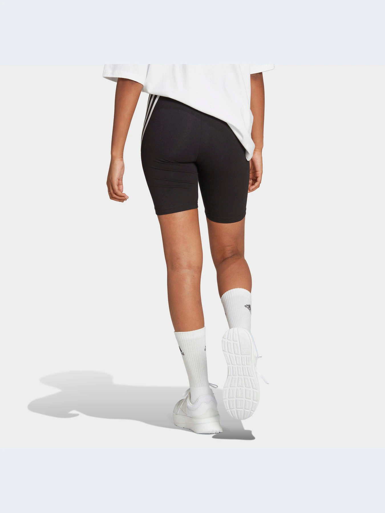Шорты Adidas модель HT4718-KZ Шорты Adidas модель HT4718-KZ Фото