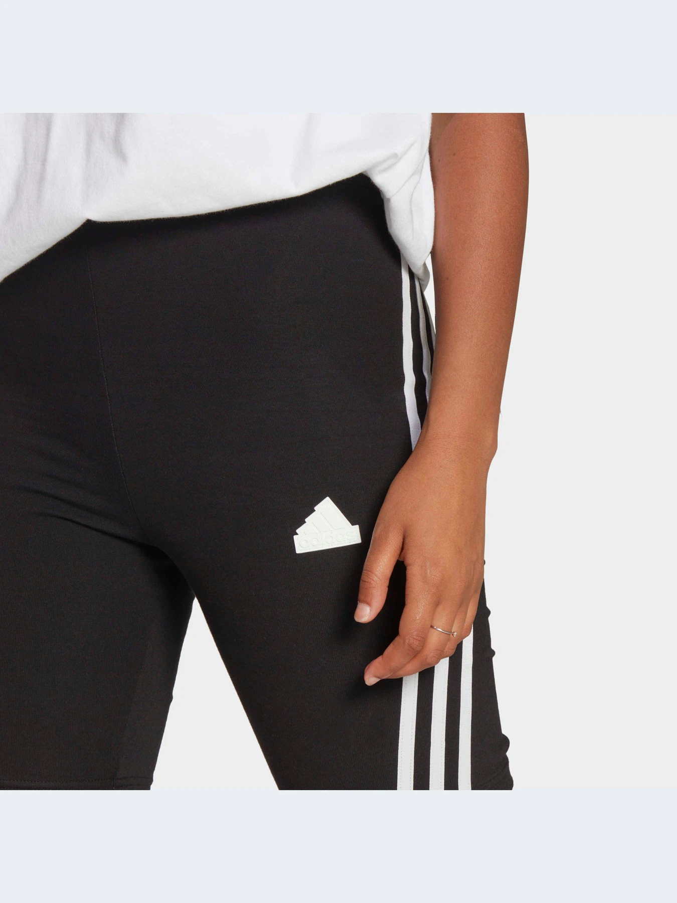 Шорты Adidas модель HT4718-KZ Шорты Adidas модель HT4718-KZ Фото