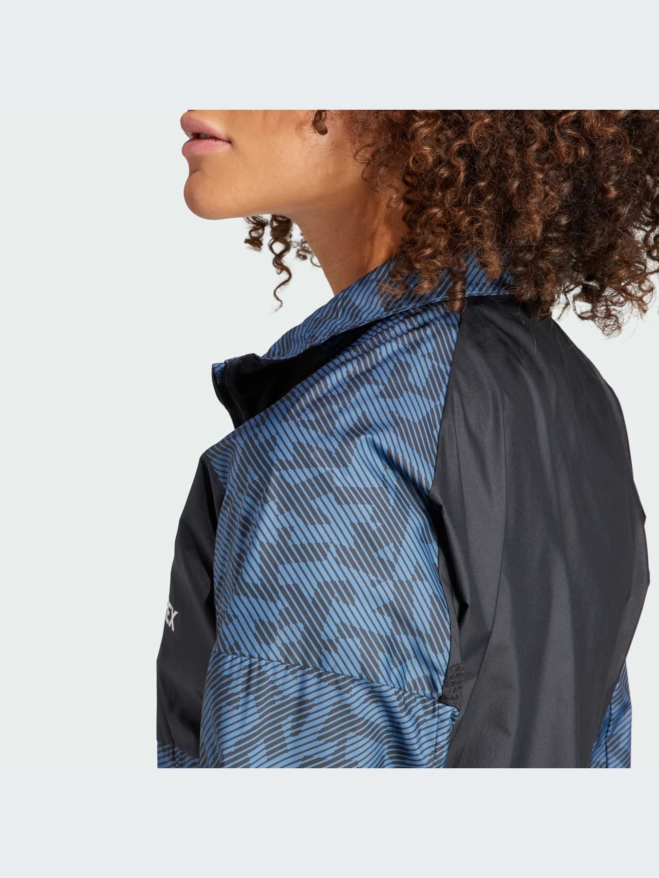 Куртки и дубленки Adidas модель IA1808-KZ Куртки и дубленки Adidas модель IA1808-KZ Фото