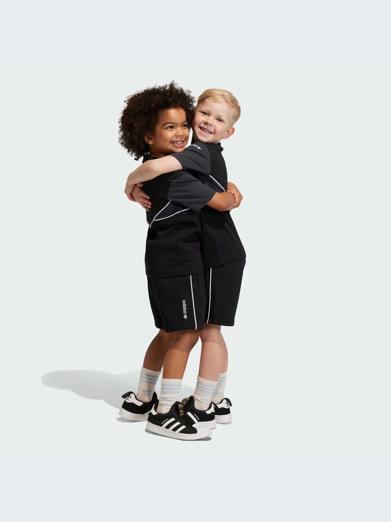 Костюмы Adidas Adicolor модель IL2479-KZ Костюмы Adidas Adicolor модель IL2479-KZ Фото