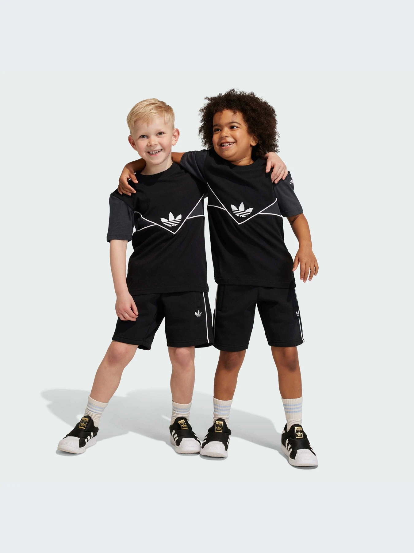 Костюмы Adidas Adicolor модель IL2479-KZ Костюмы Adidas Adicolor модель IL2479-KZ Фото