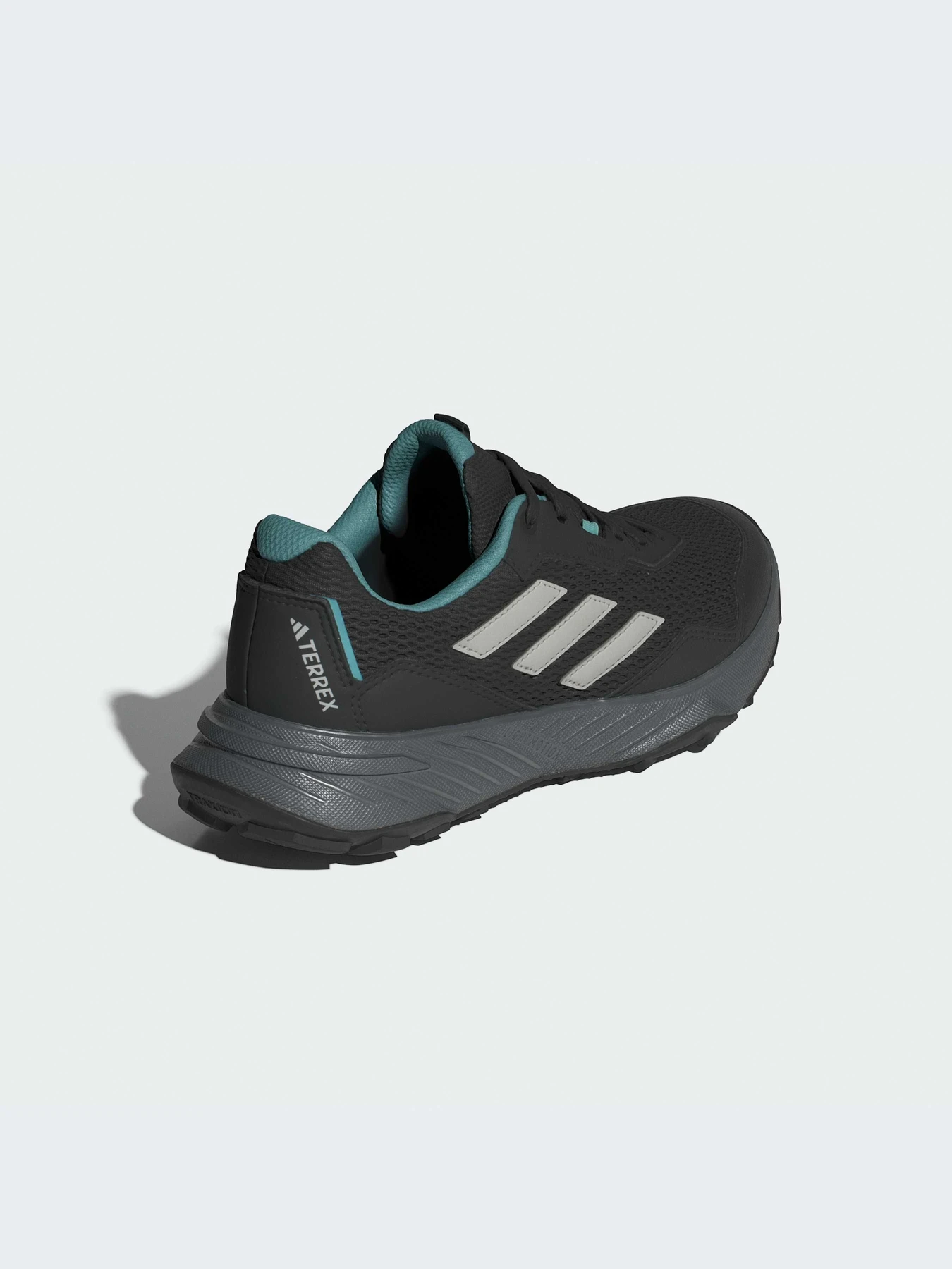 Кроссовки Adidas модель IE5909-KZ Кроссовки Adidas модель IE5909-KZ Фото