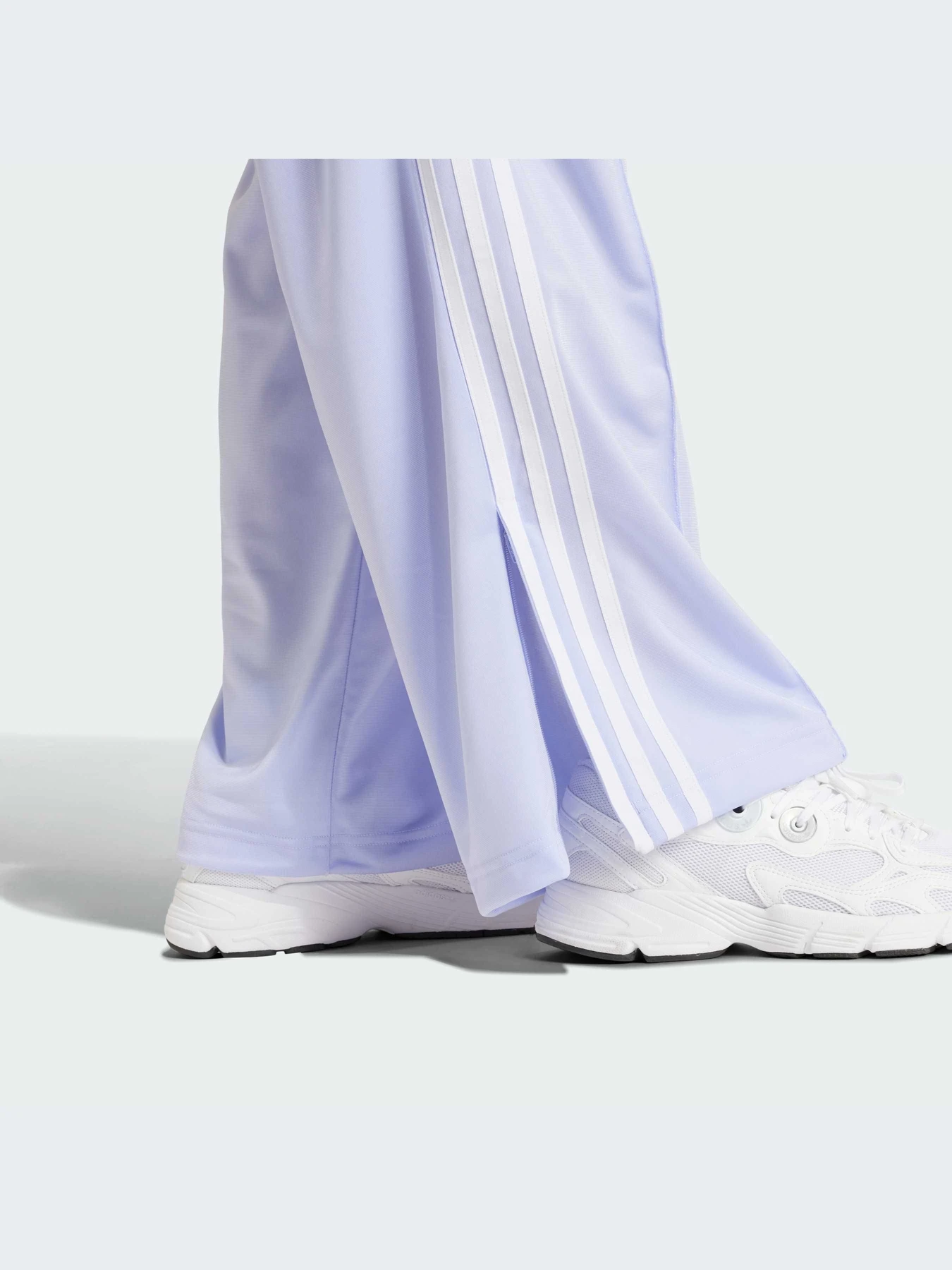 Брюки Adidas Adicolor модель IP0643-KZ Брюки Adidas Adicolor модель IP0643-KZ Фото
