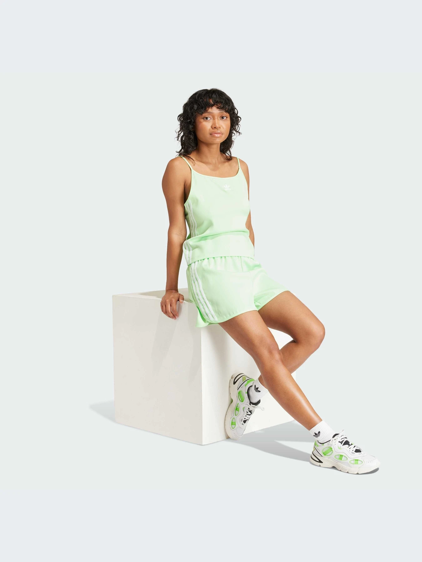 Шорты Adidas Adicolor модель IP0712-KZ Шорты Adidas Adicolor модель IP0712-KZ Фото