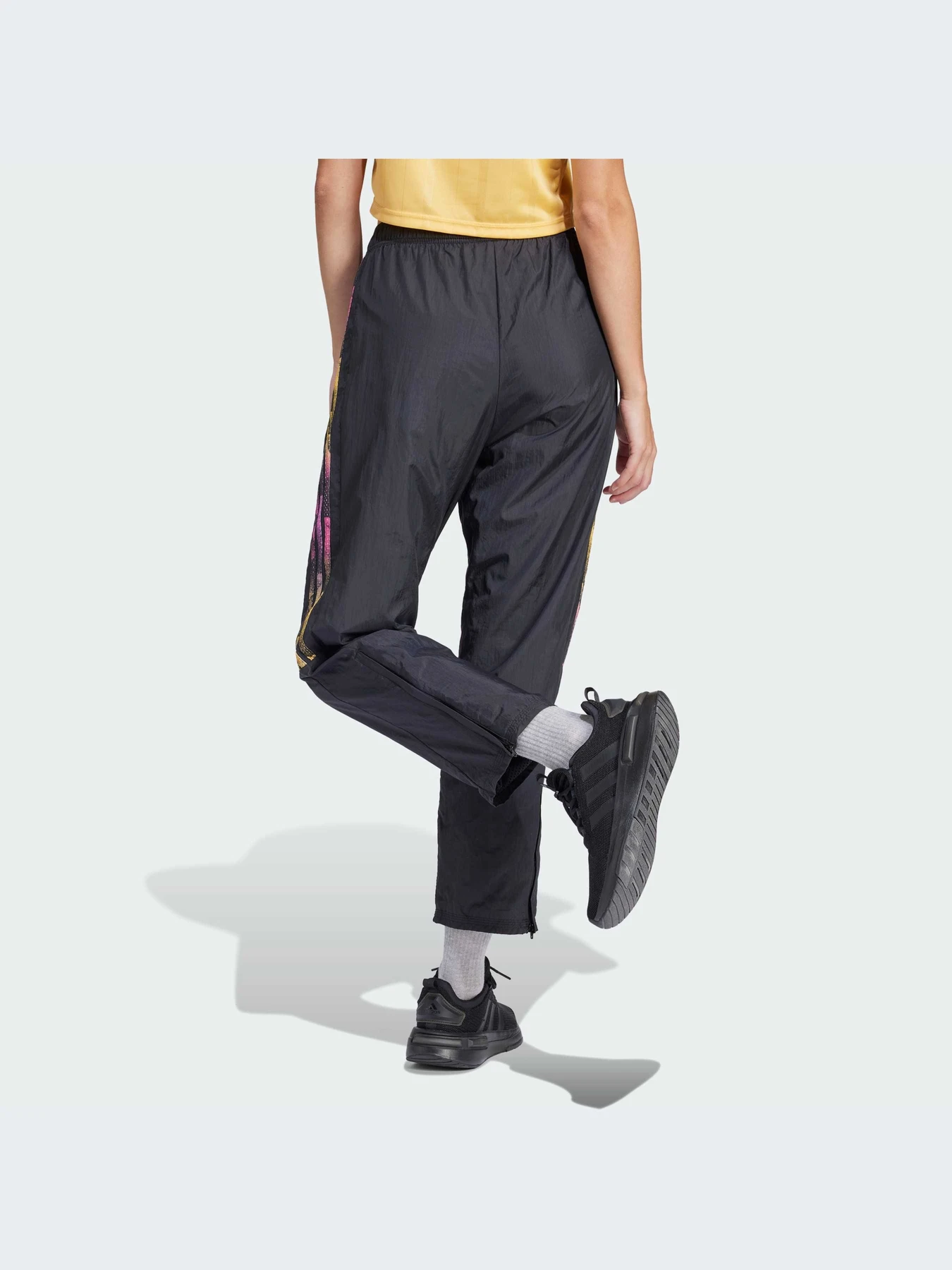 Брюки Adidas Tiro модель IQ4817-KZ Брюки Adidas Tiro модель IQ4817-KZ Фото